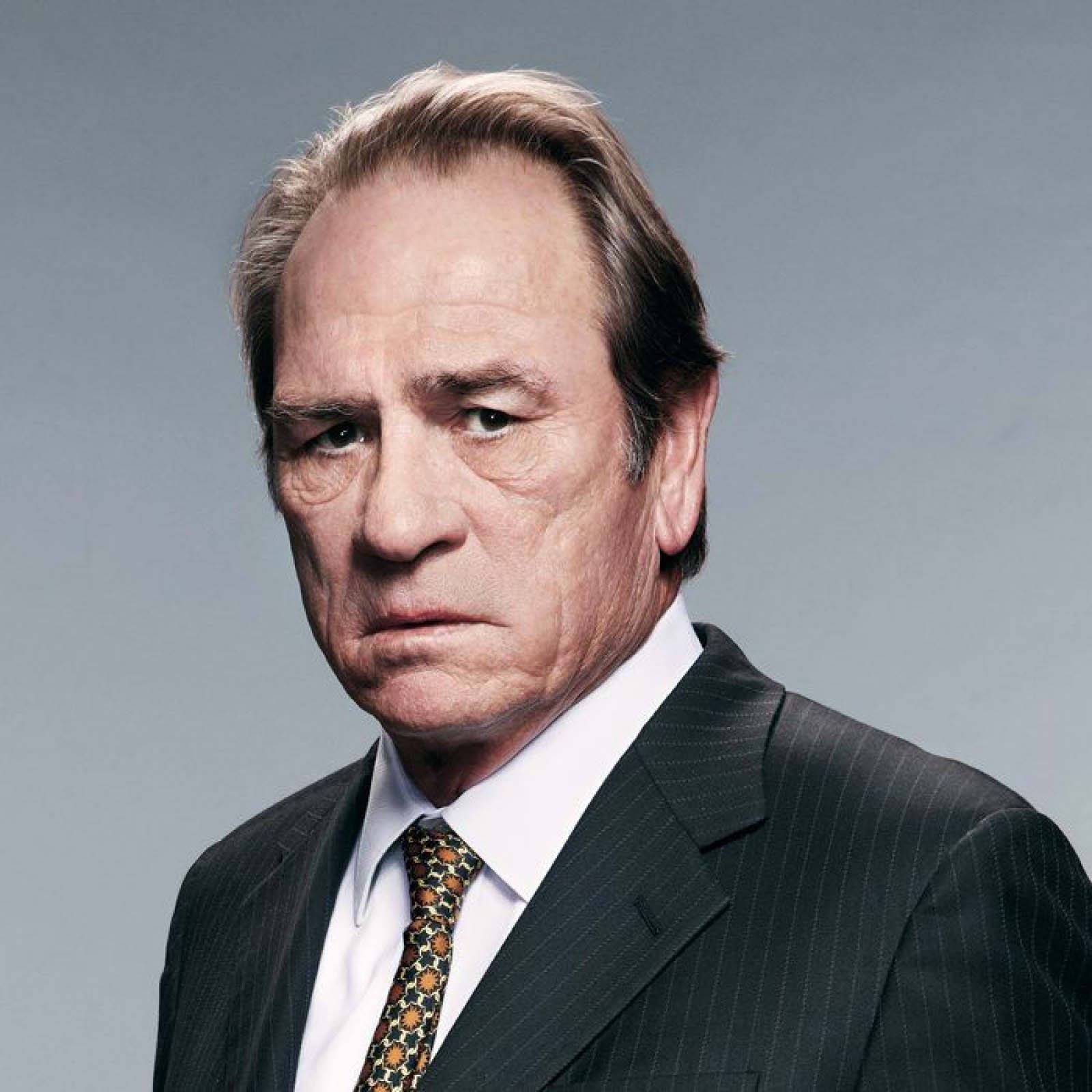 1600x1600 Download Intense Gaze of Tommy Lee Jones Wallpaper