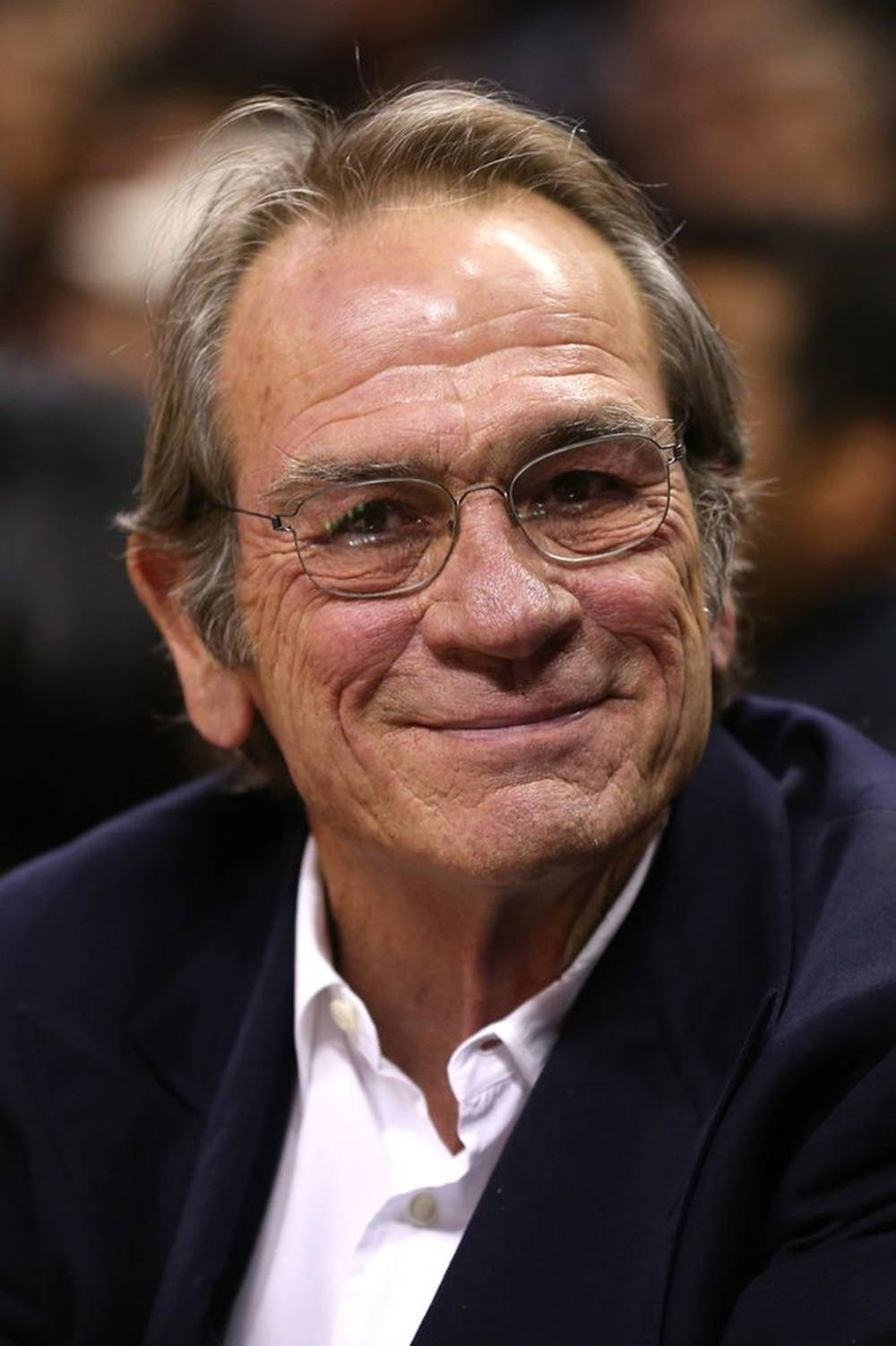 1000x1502 Download Tommy Lee Jones Friendly Smile Wallpaper