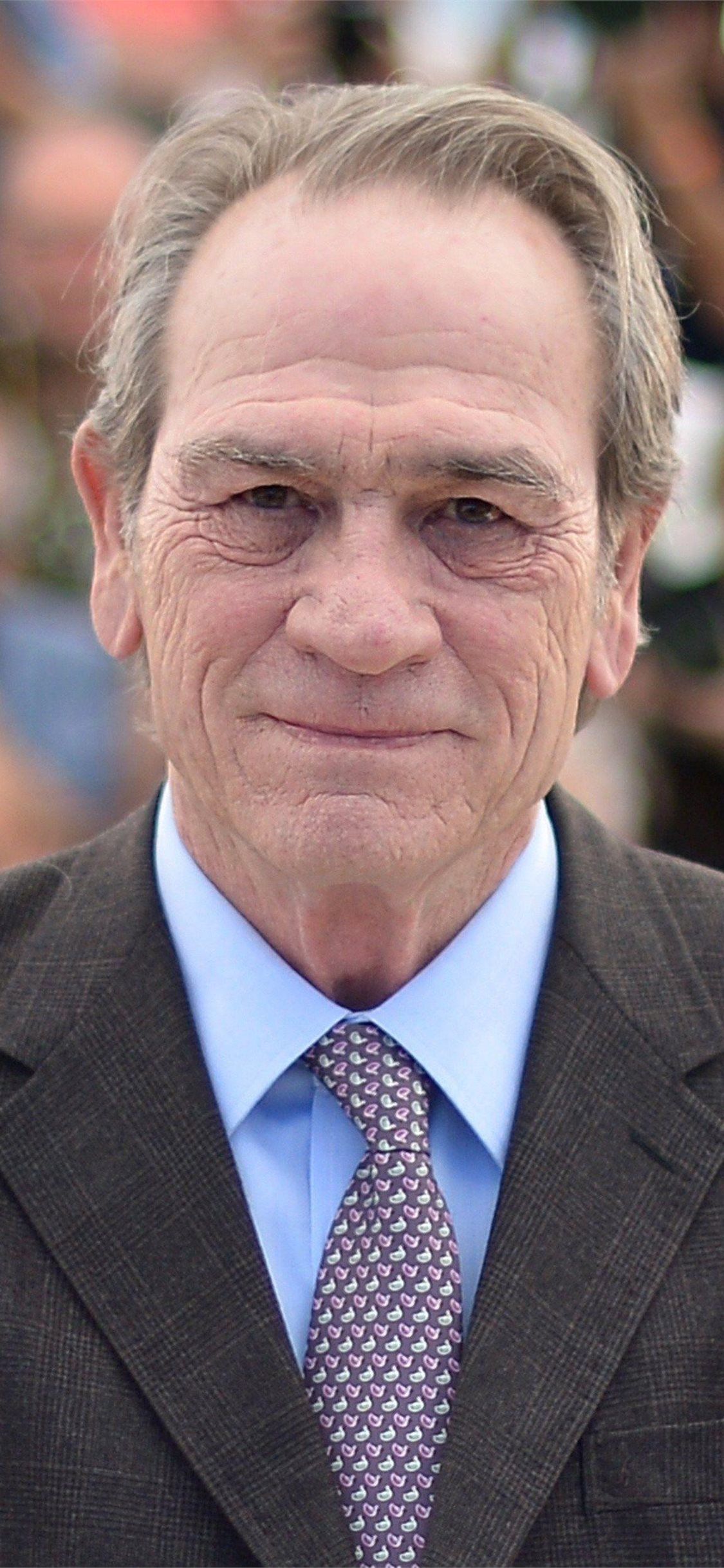 1125x2436 tommy lee jones iPhone Wallpaper Free Download