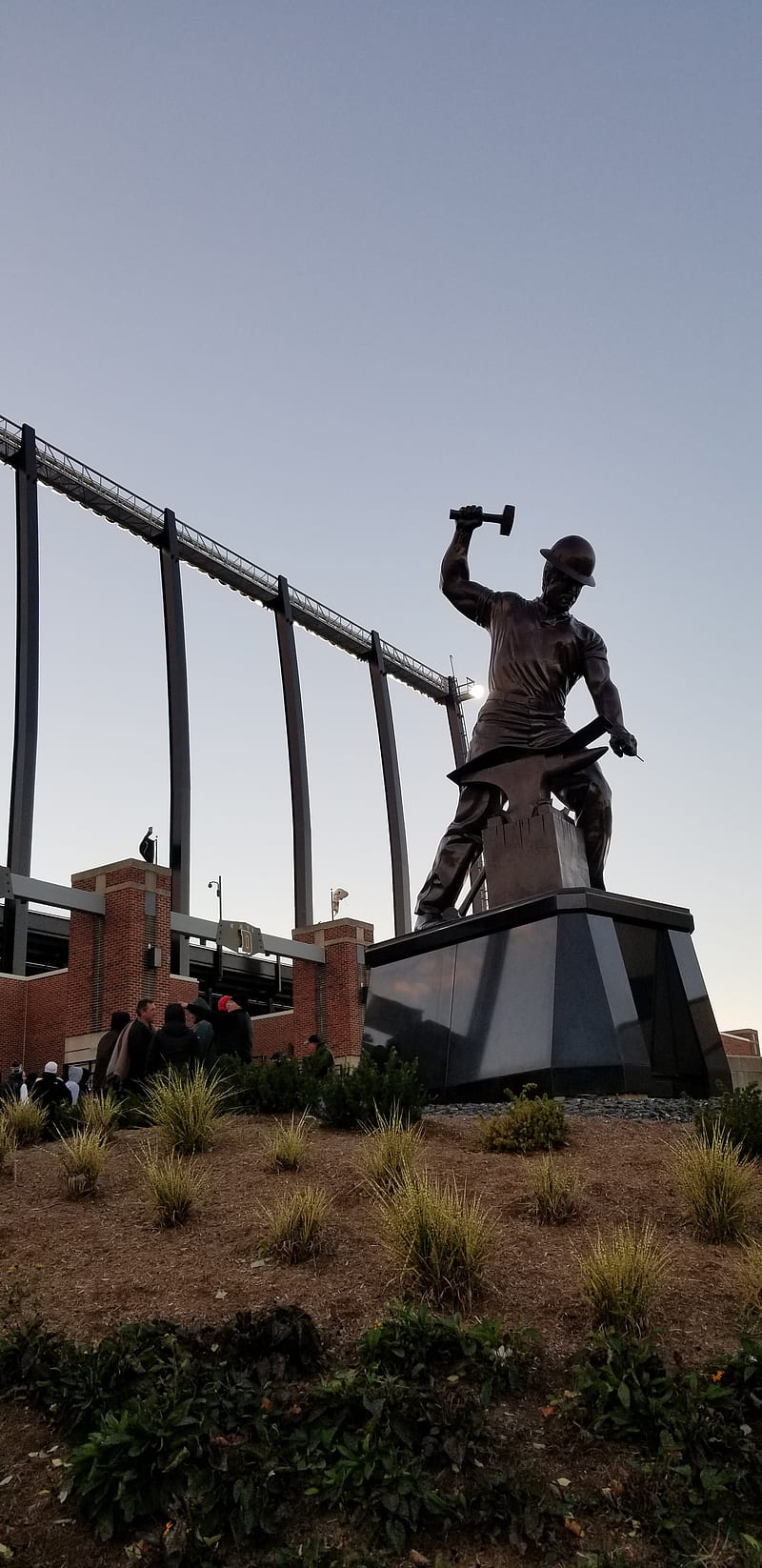 800x1646 Boilermaker, purdue, statue, hammer, HD phone wallpaper