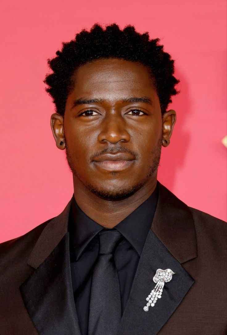 736x1083 Damson Idris