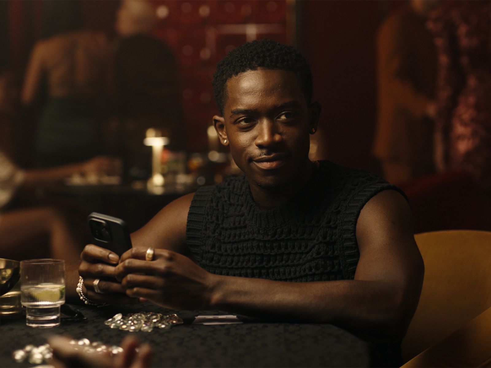 1600x1200 Damson Idris is off to the races
