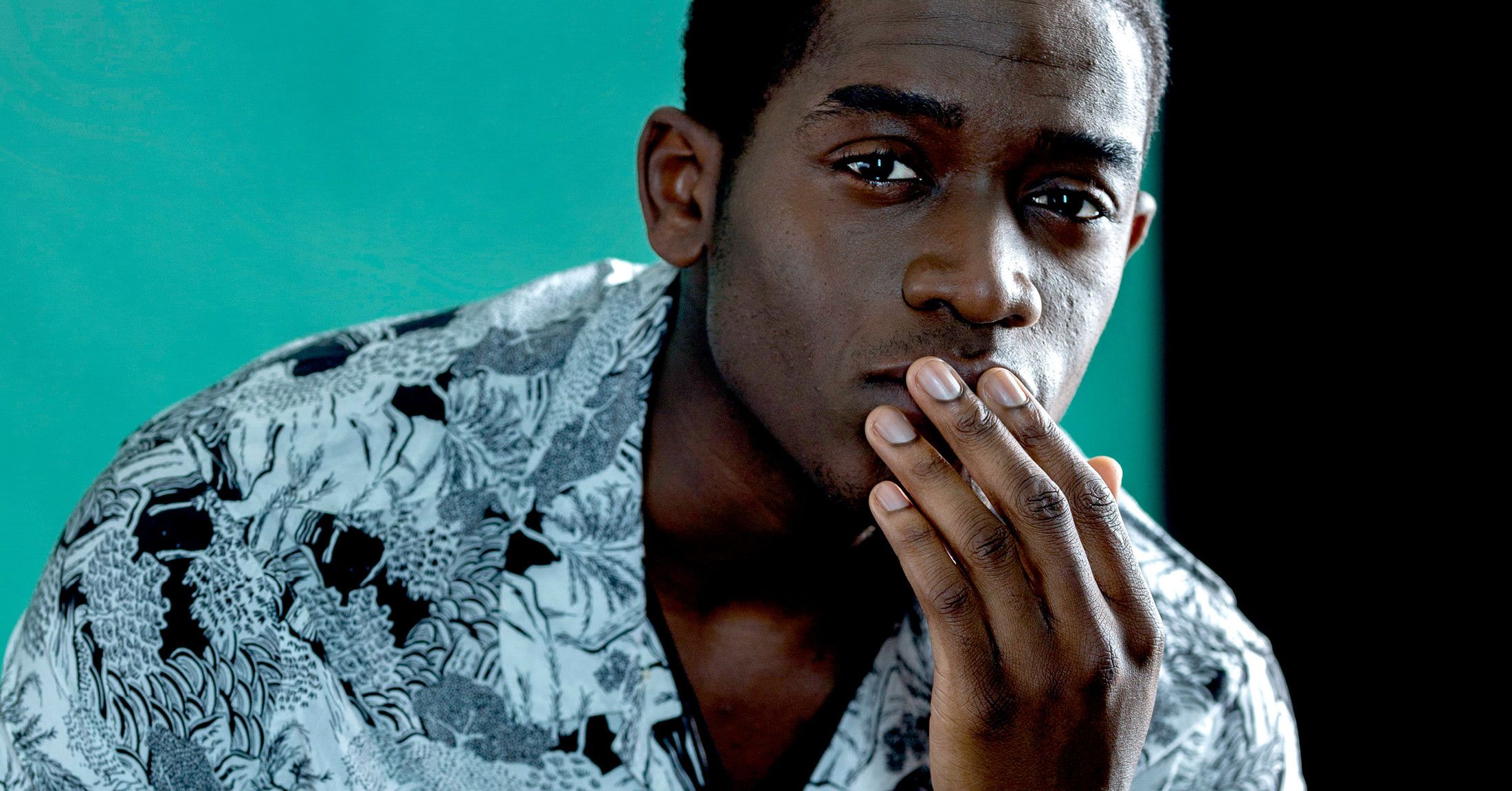 2200x1152 Damson Idris Phone Wallpaper: Free 4K & HD Downloads