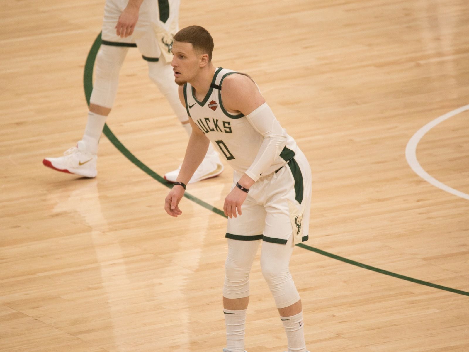 1600x1200 Bucks reportedly trade Donte DiVincenzo, receive center Serge Ibaka