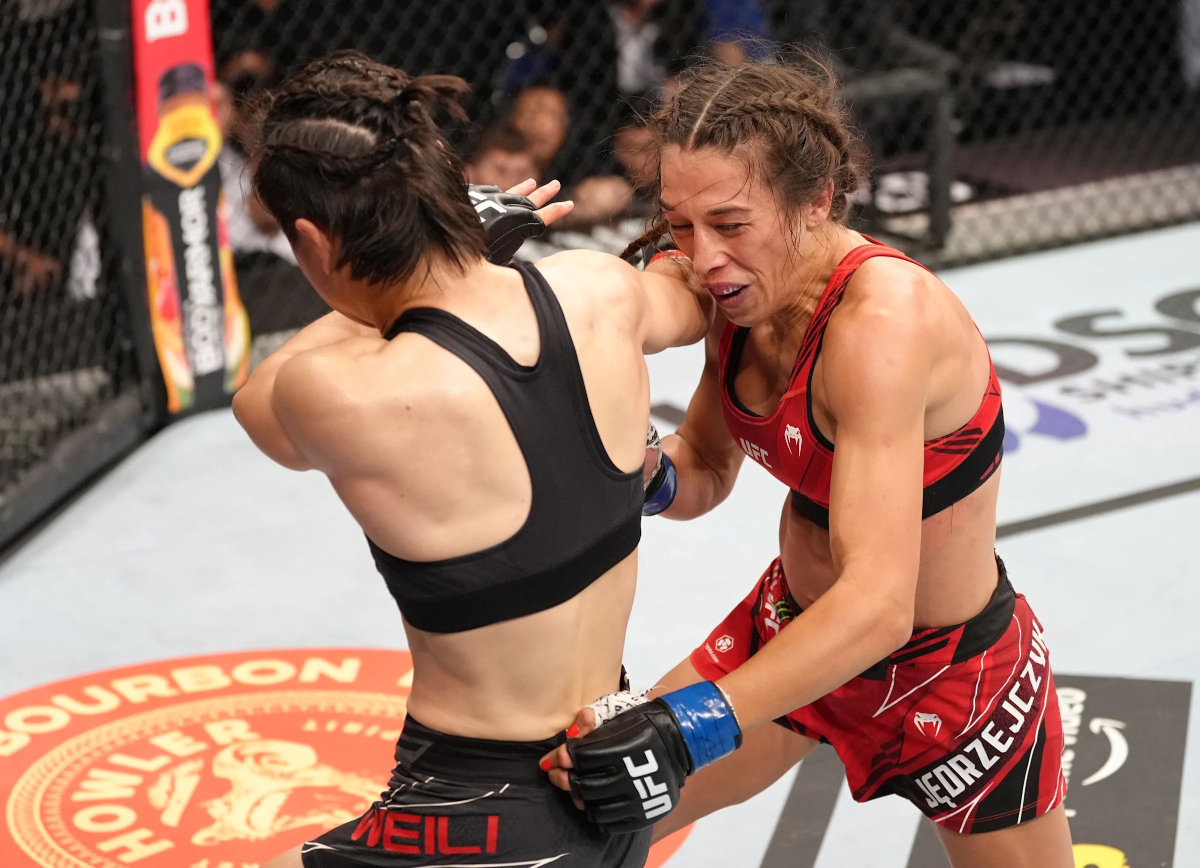 2399x1736 UFC 275: Zhang Weili viciously knocks out Joanna Jedrzejczyk
