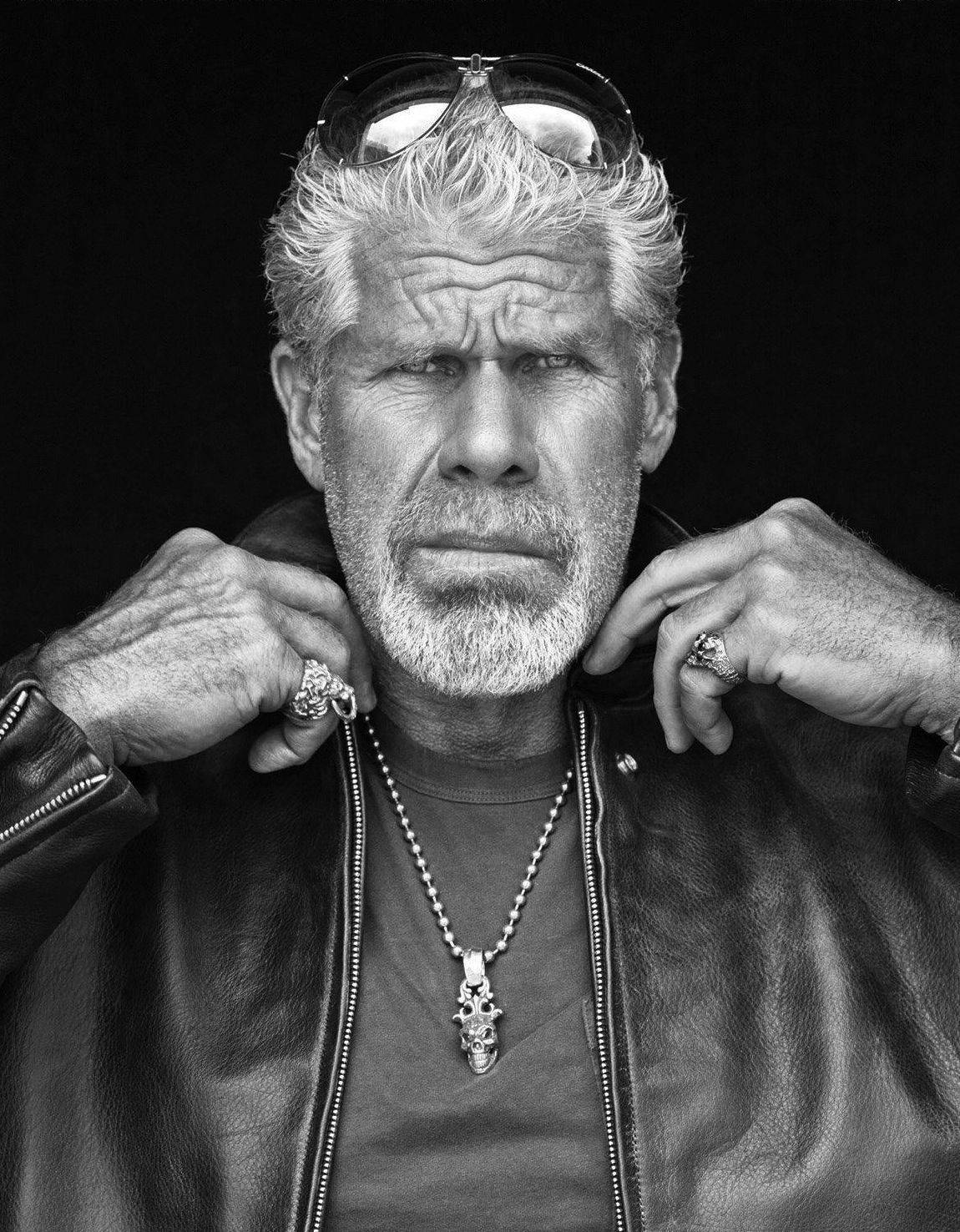 1150x1476 Download Monochrome Ron Perlman Wallpaper