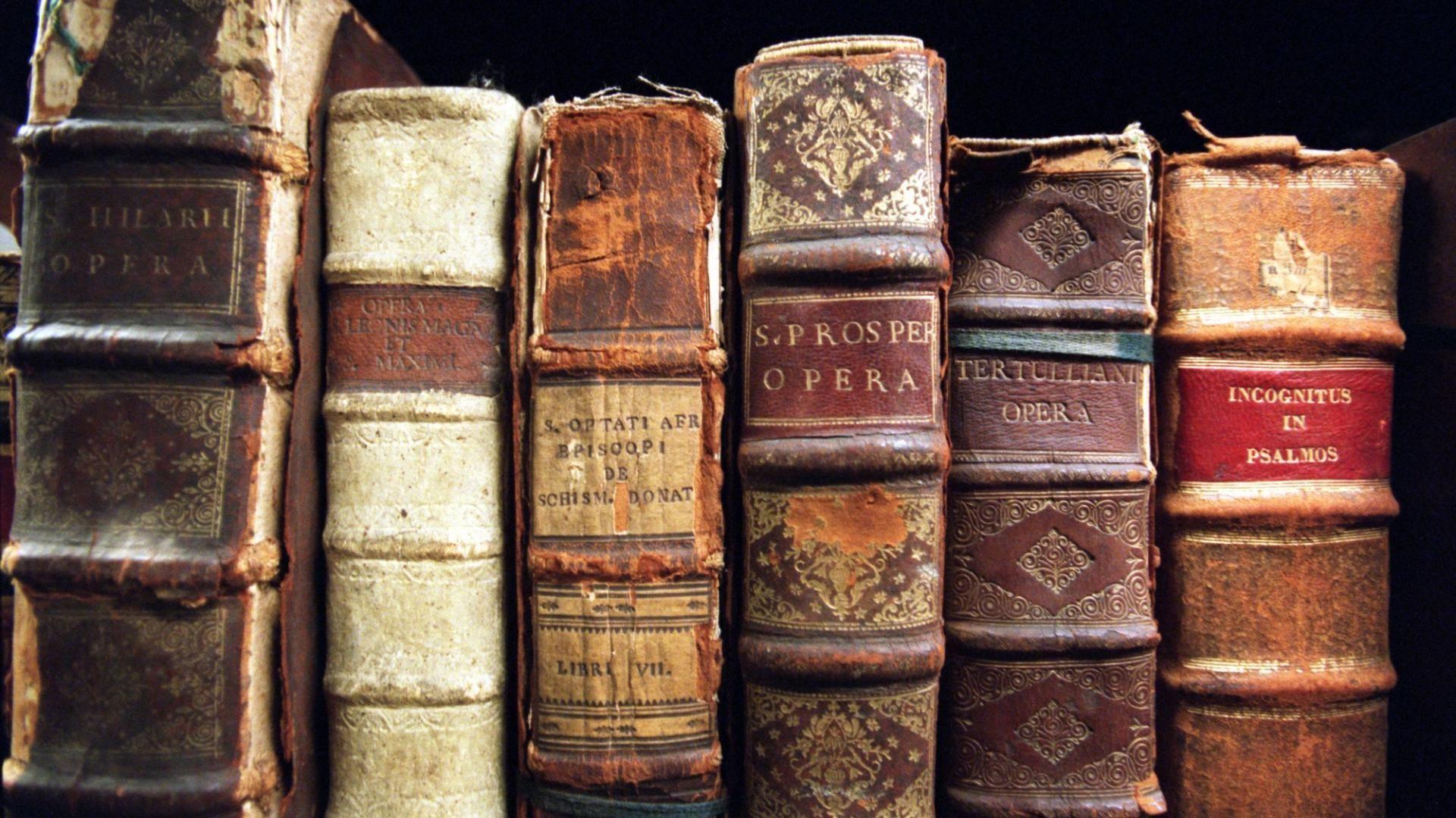 1920x1080 Vintage Books Wallpaper