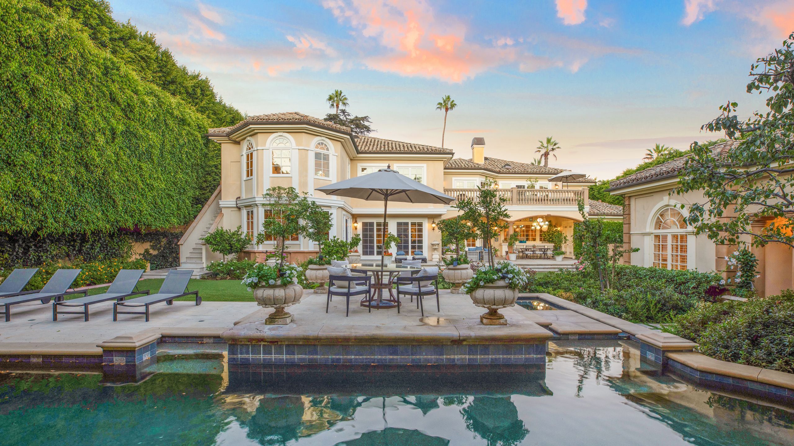 2560x1440 Larry King Sells Beverly Hills Mansion for $15 Million