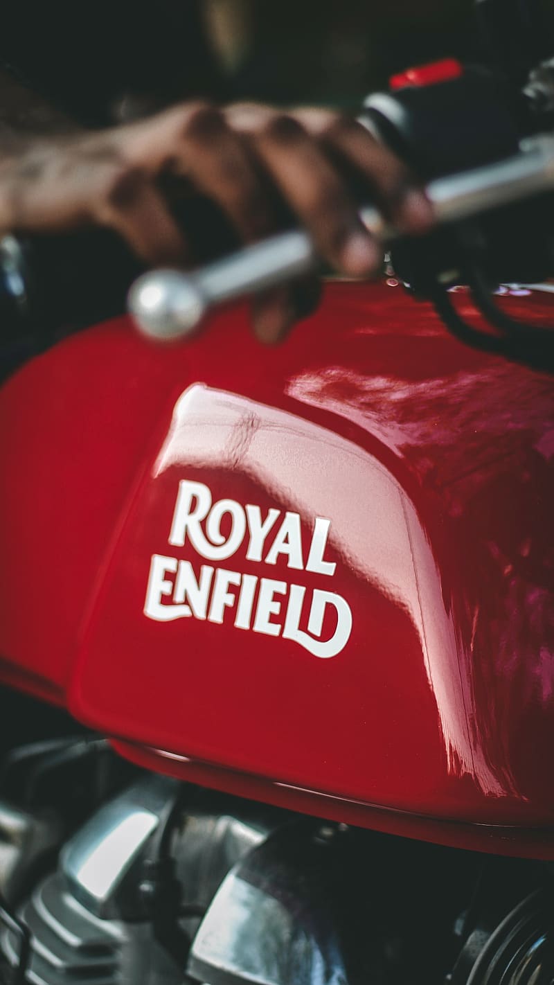 800x1422 HD petrol tank closeup wallpaper