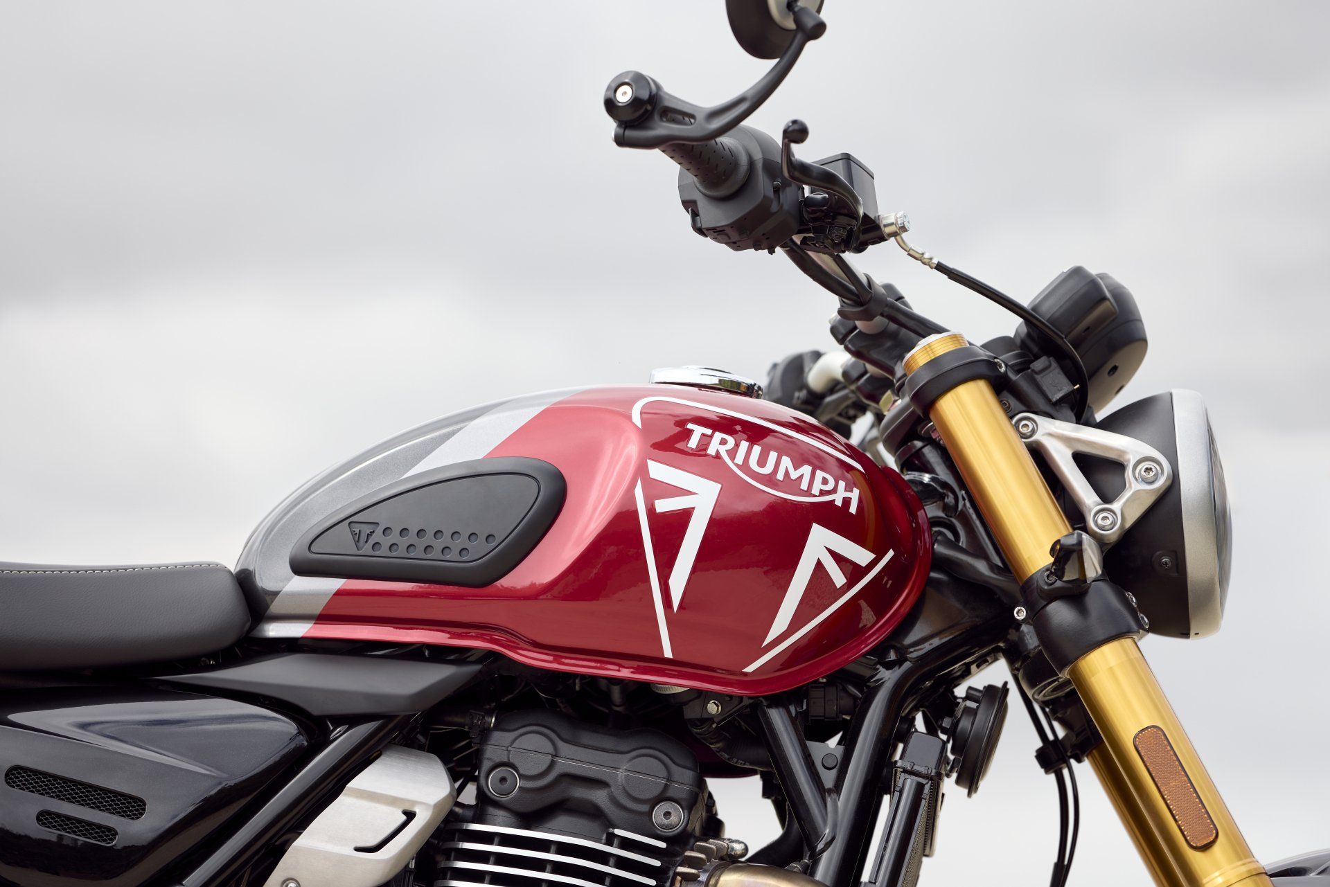1920x1281 Triumph Speed 400 Motorcycle HD Wallpaper