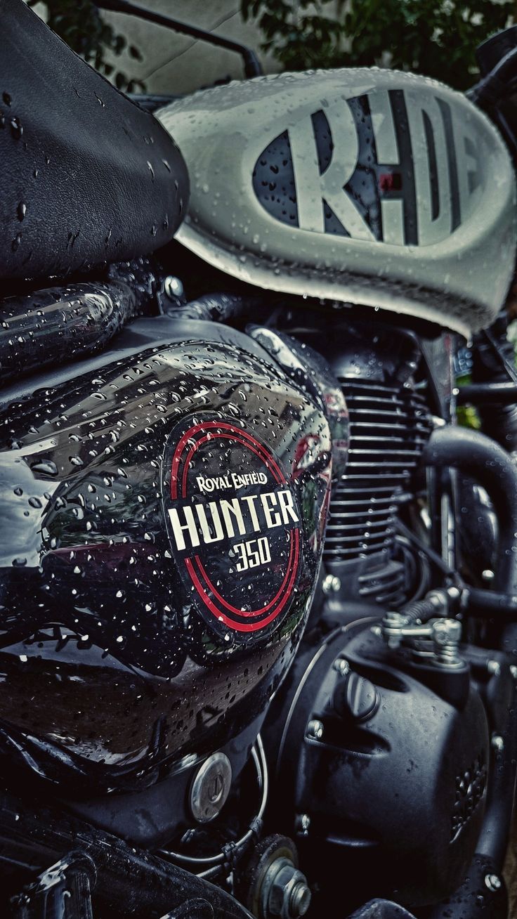 736x1308 Royal Enfield Hunter 350 Dapper White