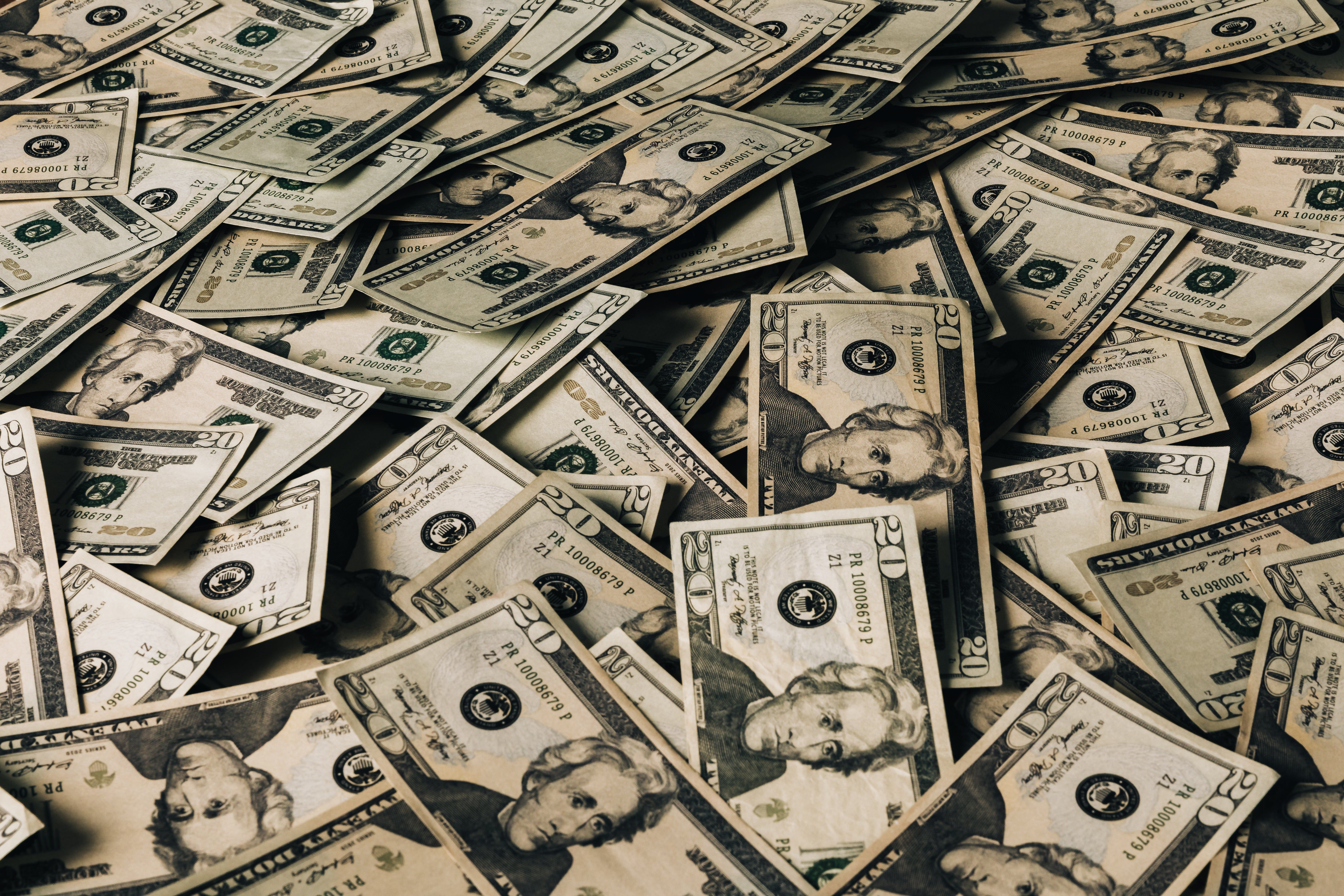 6237x4158 Free Scattered Dollar Bills Photo