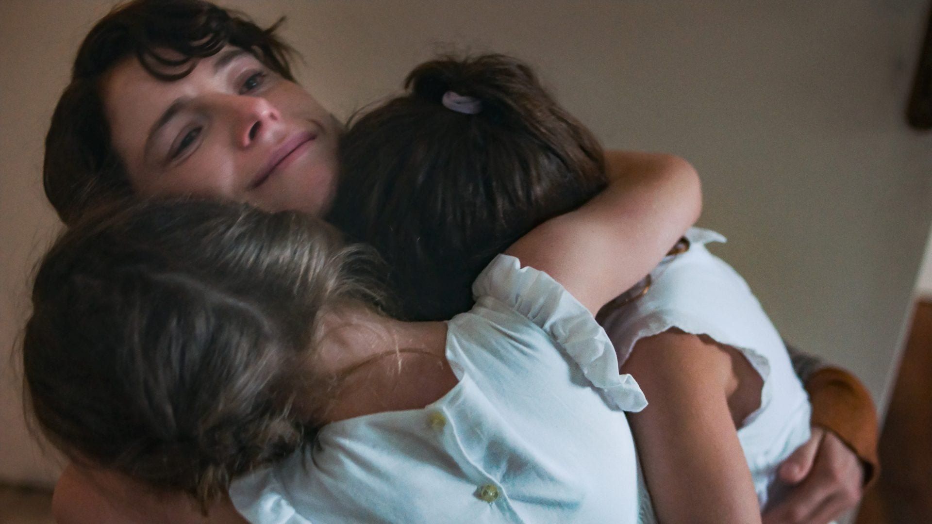 1920x1080 The Lost Daughter on Netflix: review of Maggie Gyllenhaal's movie