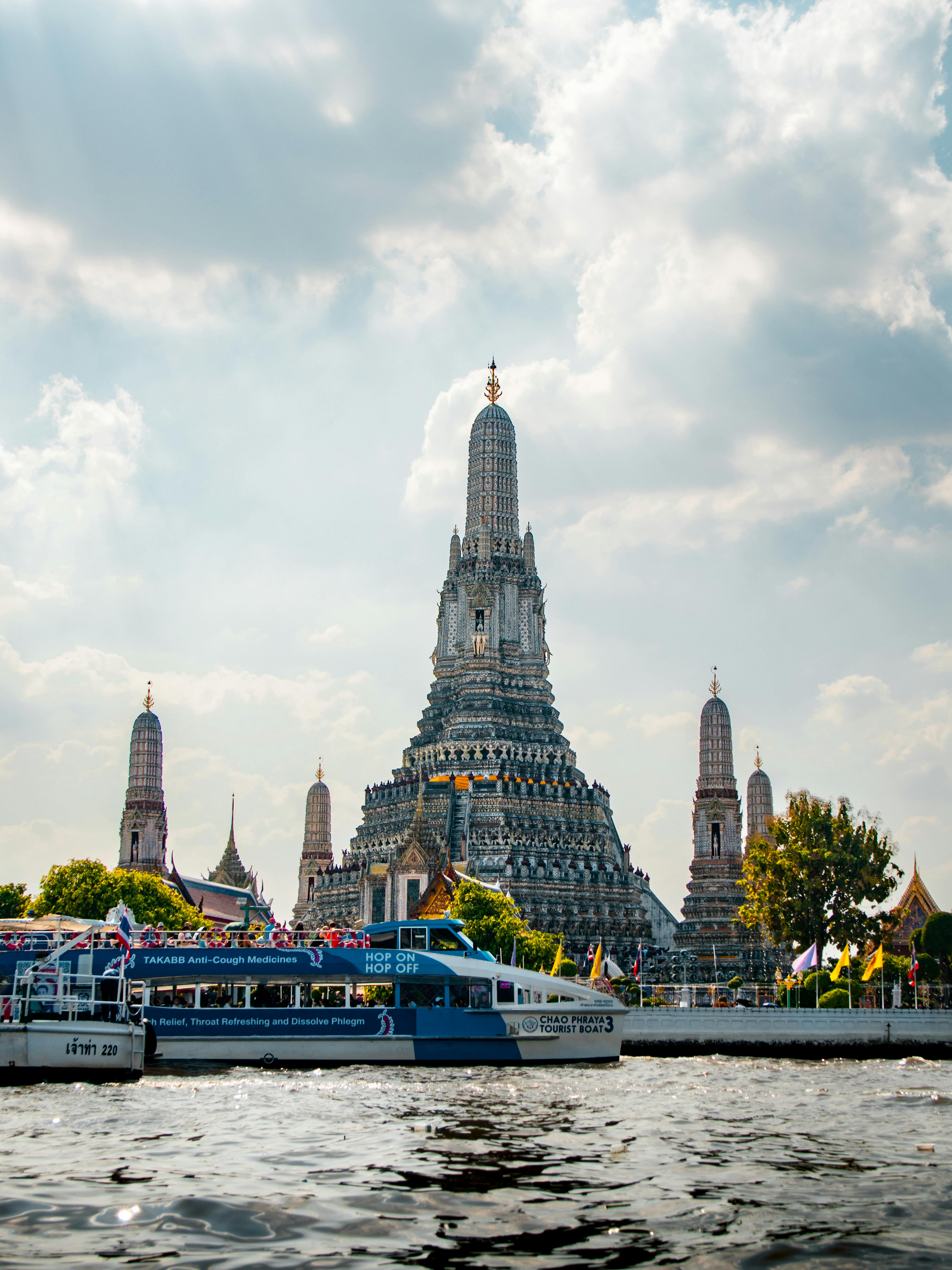 4000x5333 Wat Arun Temple in Bangkok · Free