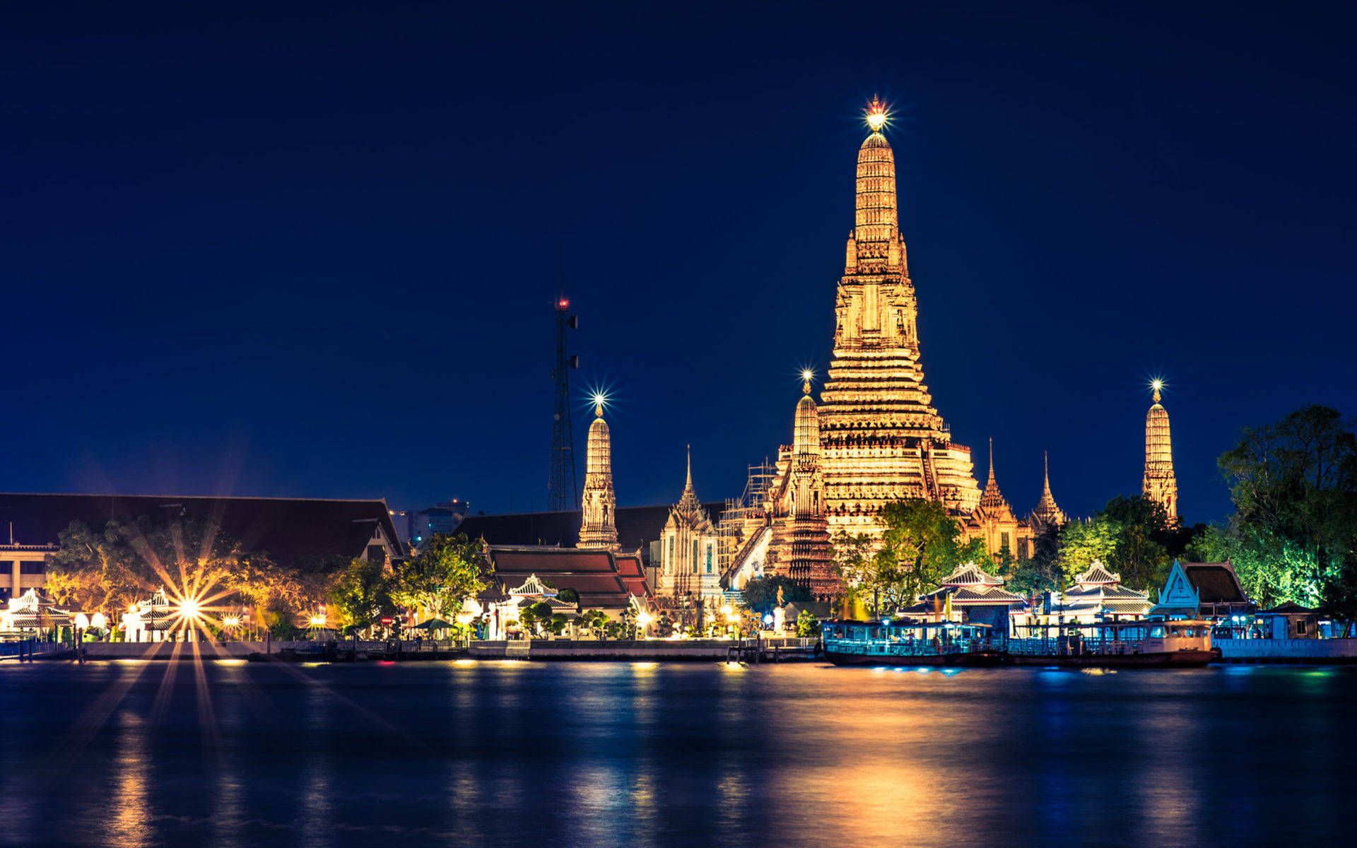 1920x1200 Download Mesmerizing Night View of Wat Arun in Bangkok Wallpaper