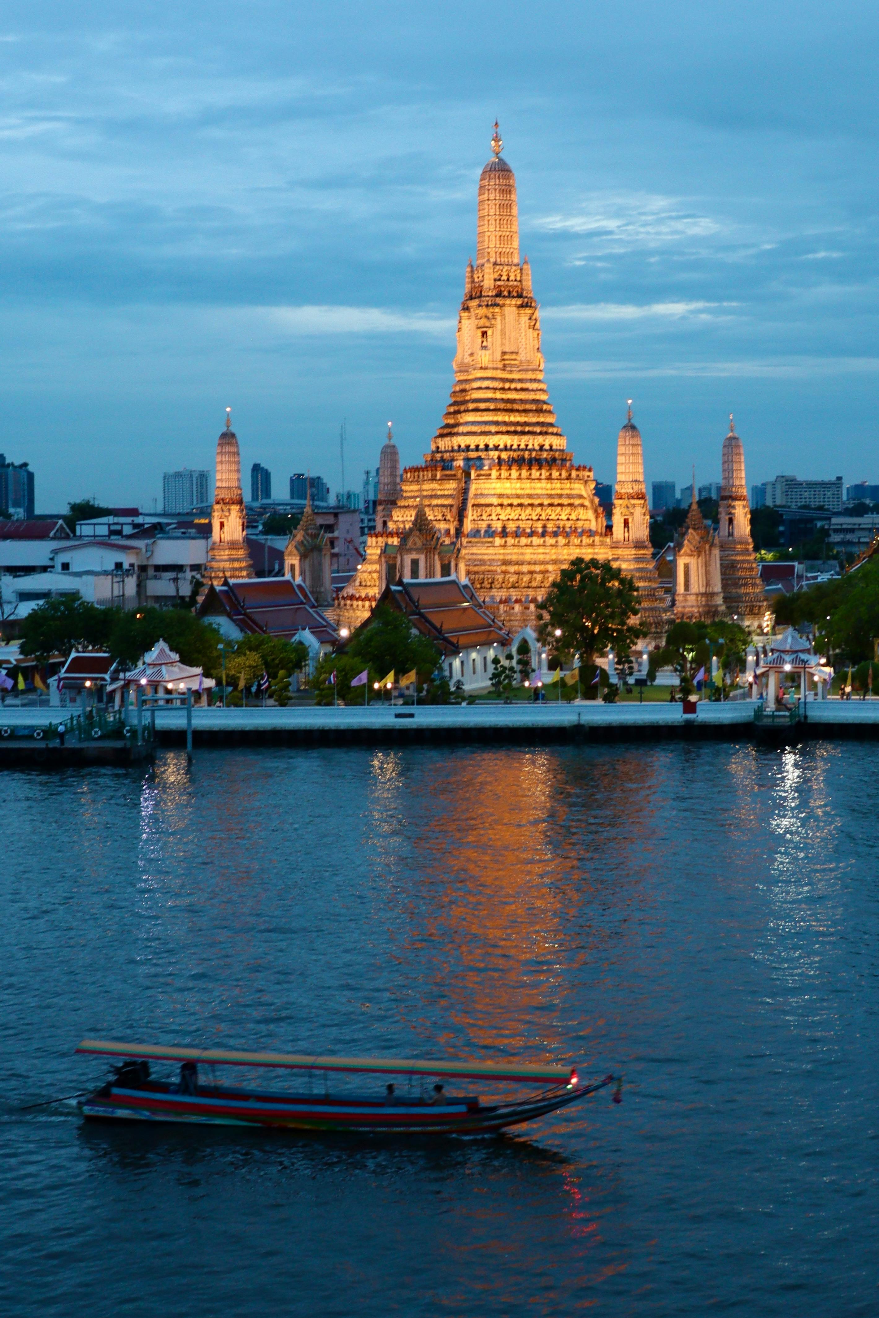 2839x4259 The Wat Arun in Bangkok · Free