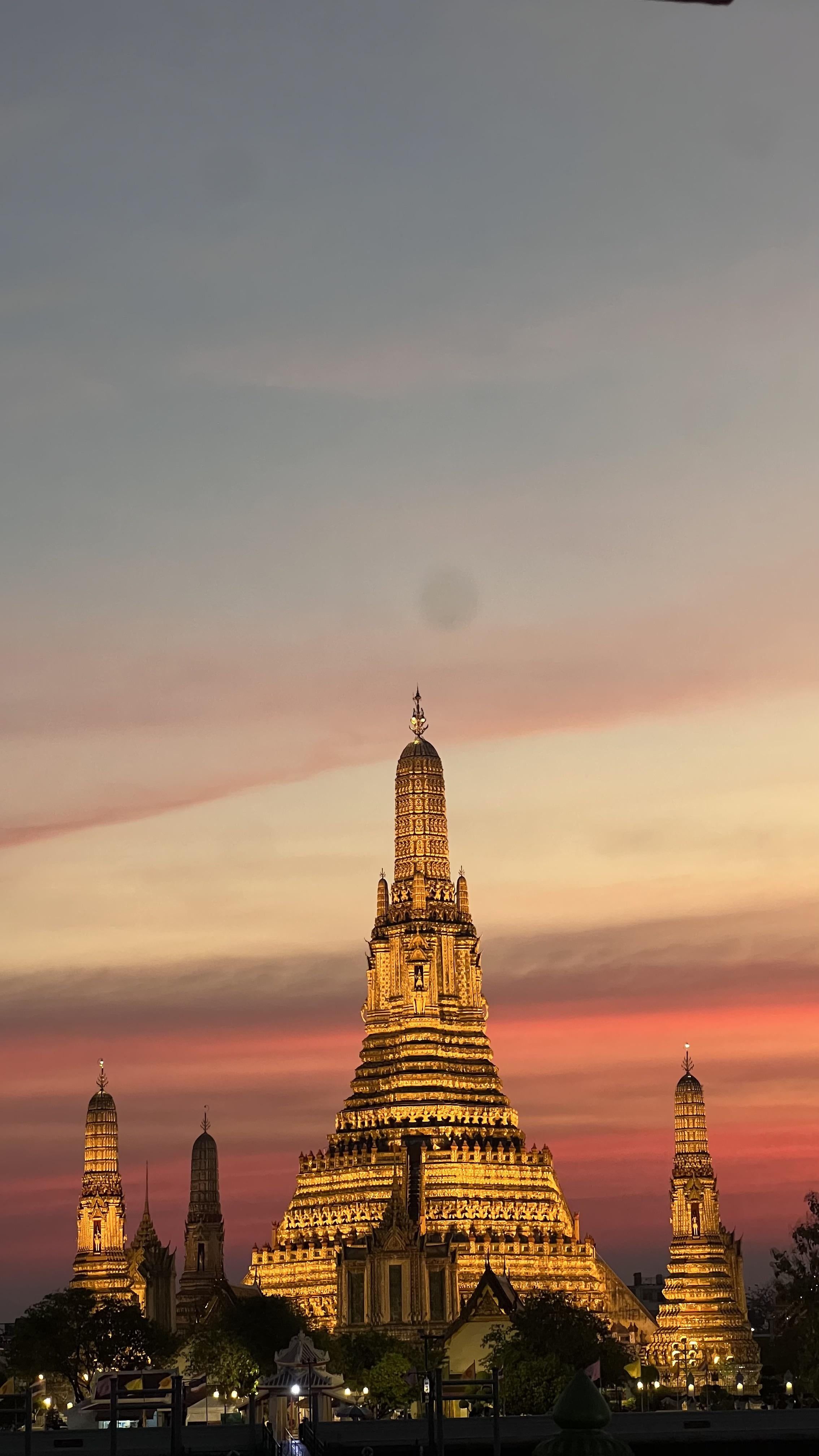 2268x4032 Wat Arun glowing softly