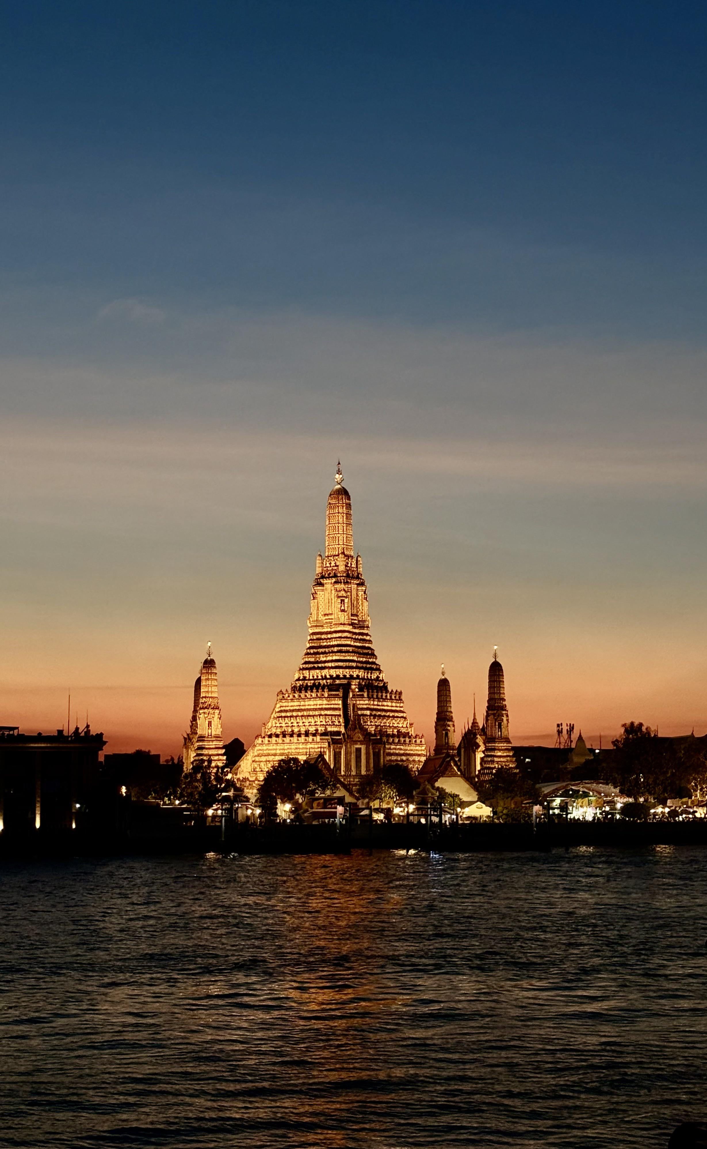2458x3990 First time in Bangkok and loved the view of Wat Arun