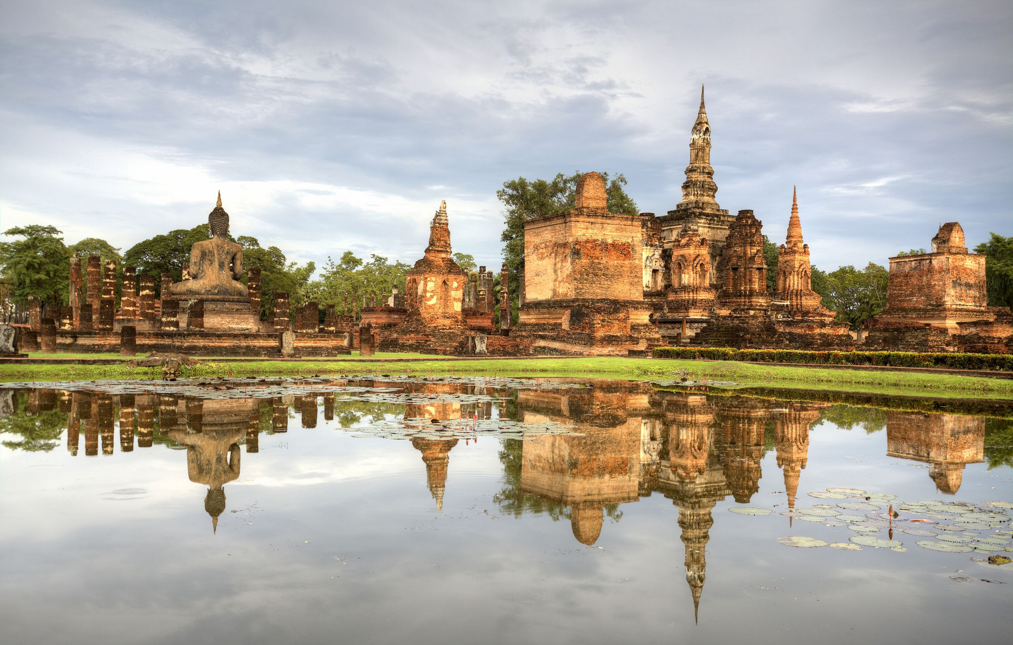2048x1304 Sukhothai: Exploring Thailand's Ancient Golden City