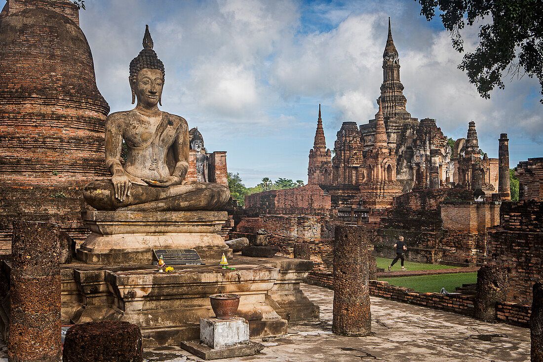 1100x733 Wat Mahathat, Sukhothai Historical Park