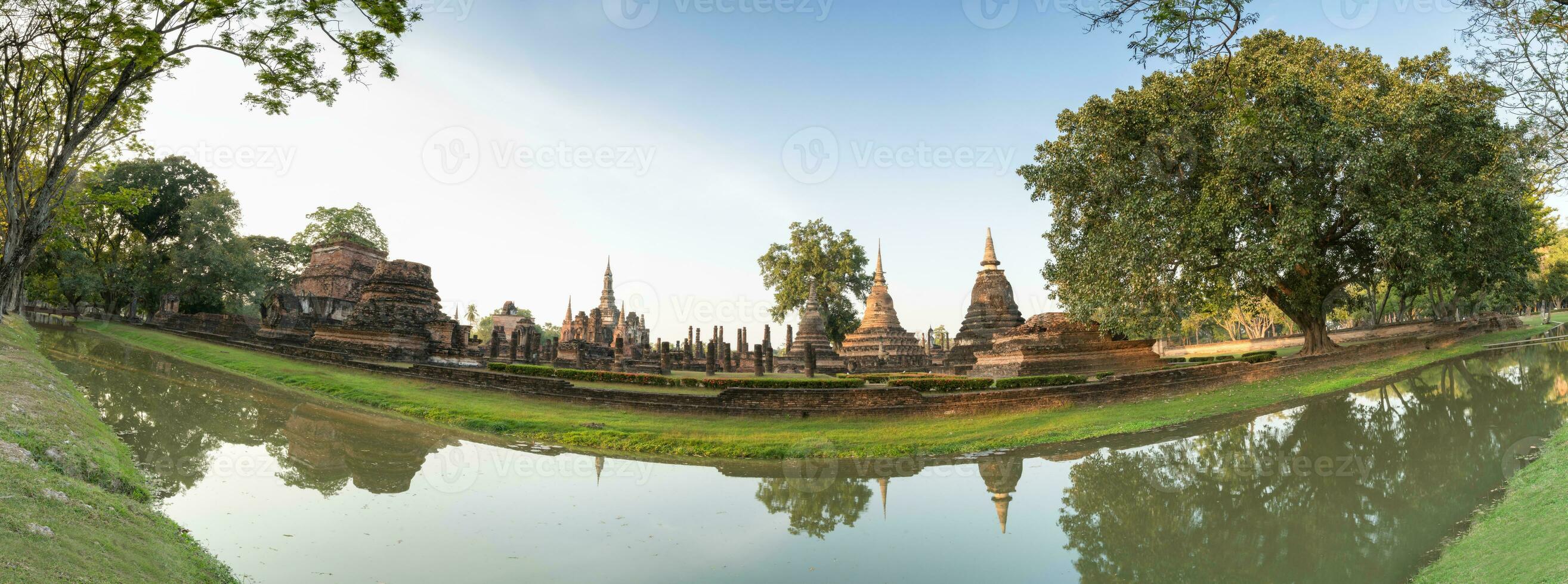 2629x980 Panorama of Sukhothai historical park