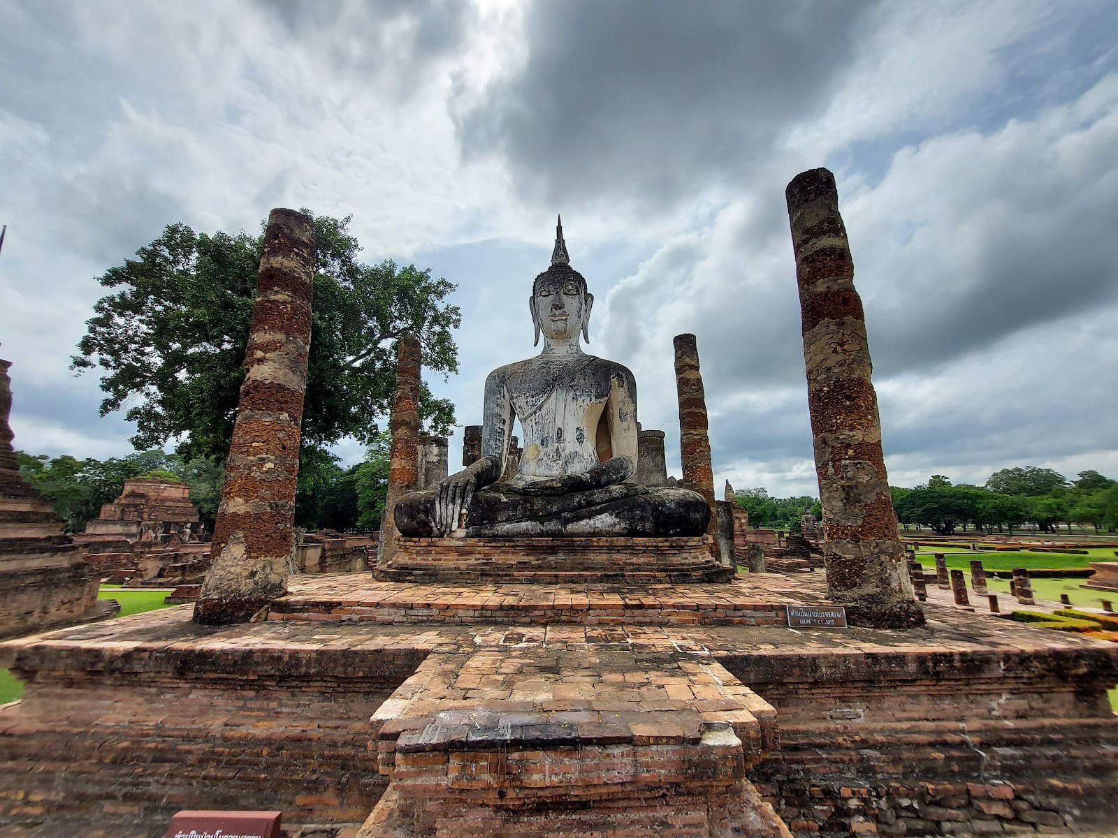 1600x1200 Sukhothai Historical Park (2026)