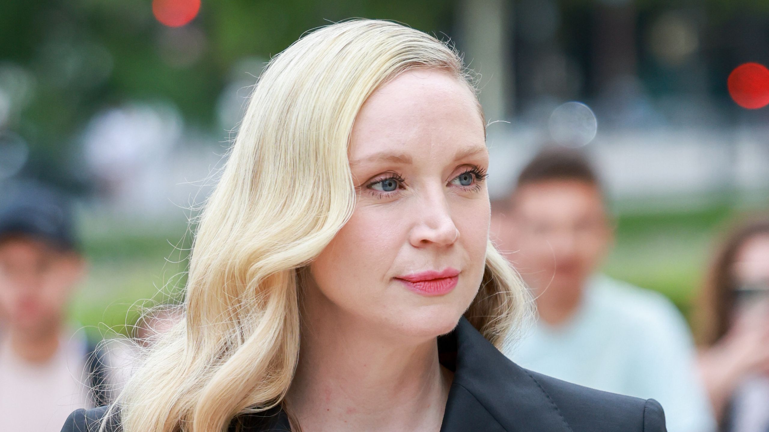 2560x1440 How Have We Not Been Talking About Gwendoline Christie's Glorious Two Toned Hair?