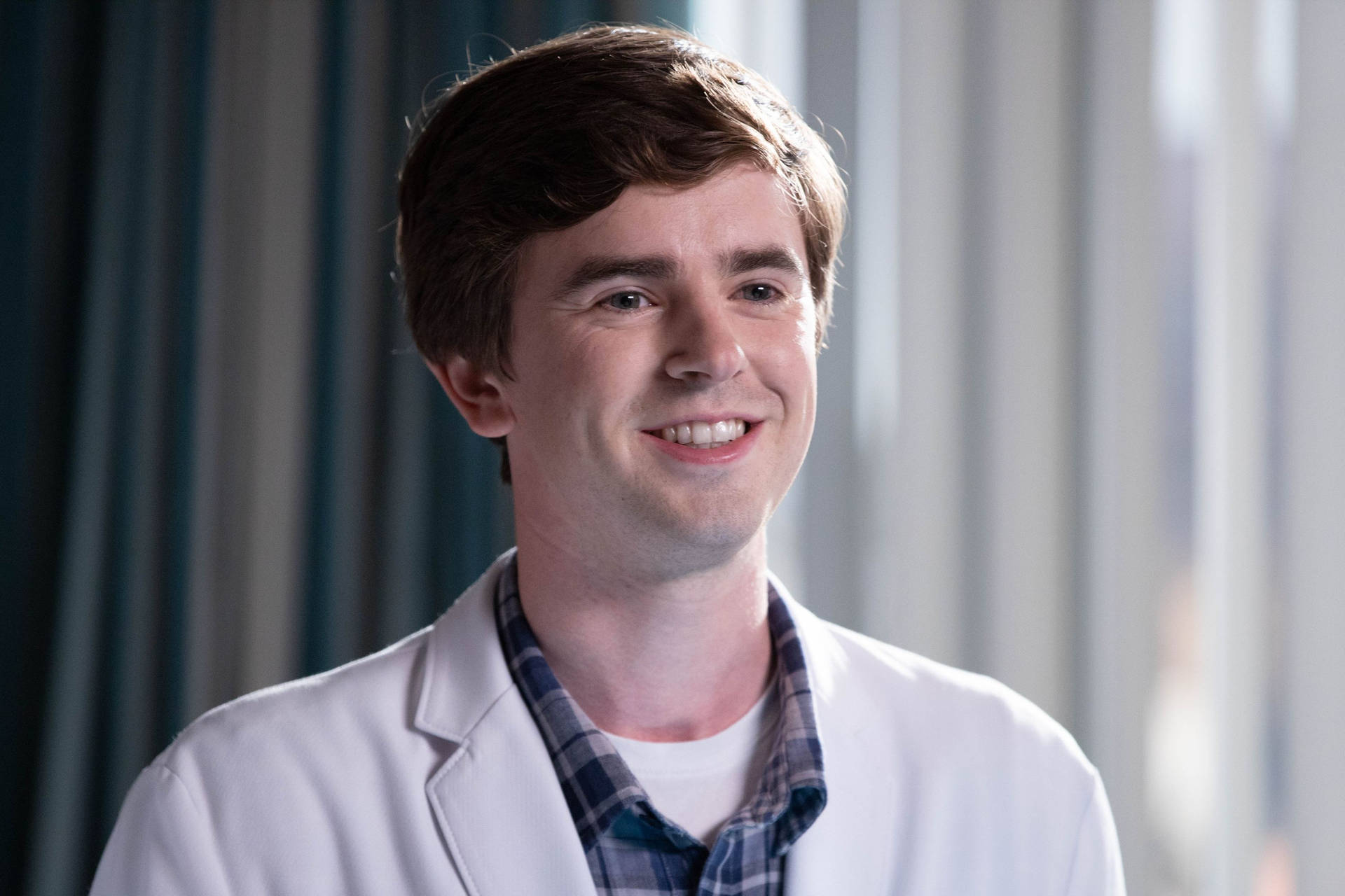 1920x1280 Download Freddie Highmore As Dr. Shaun Wallpaper