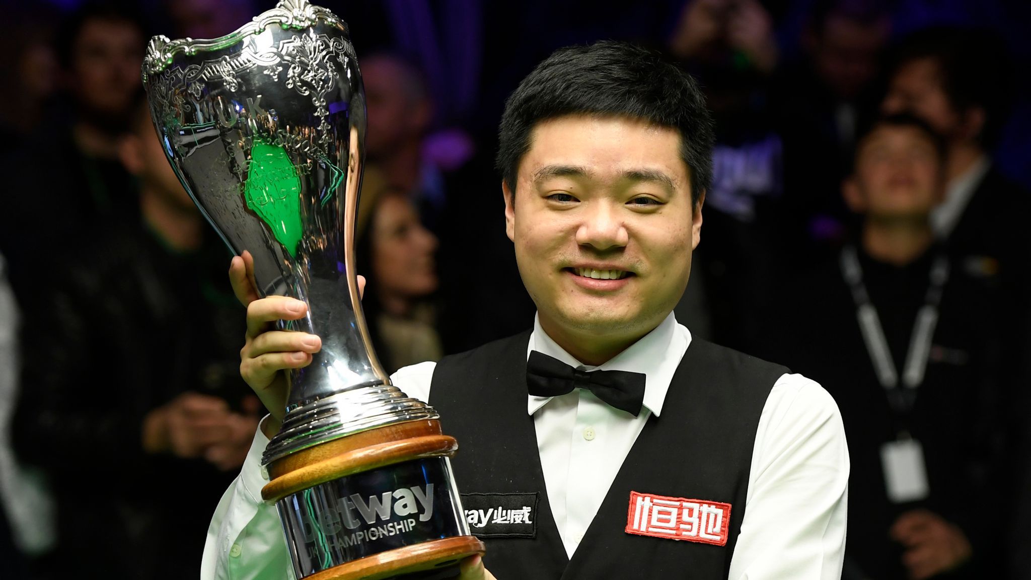 2048x1152 Ding Junhui defeats Stephen Maguire to win UK Snooker Championship