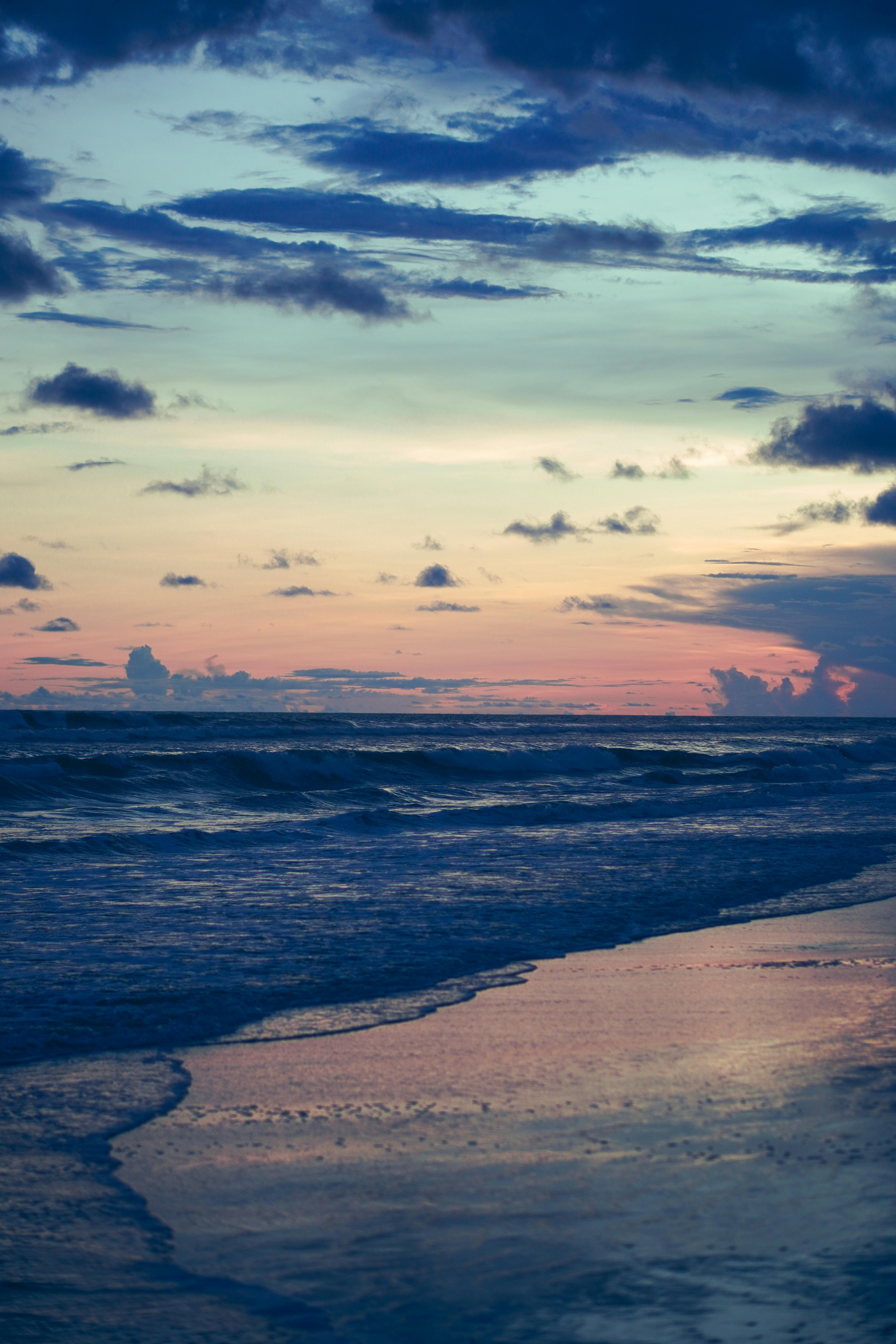 4000x6000 Serene Sunset at Puri Beach, India · Free