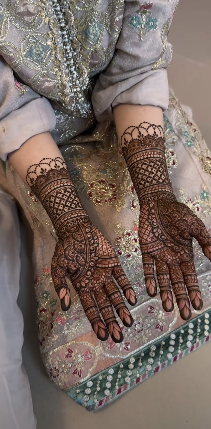 736x1491 Beautiful Indian heena aesthetics