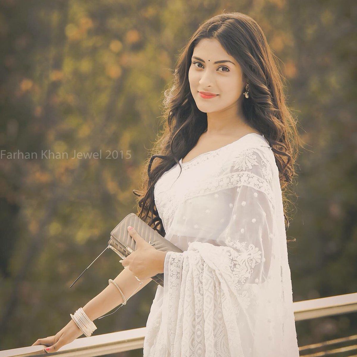 1200x1200 Beautiful indian actress