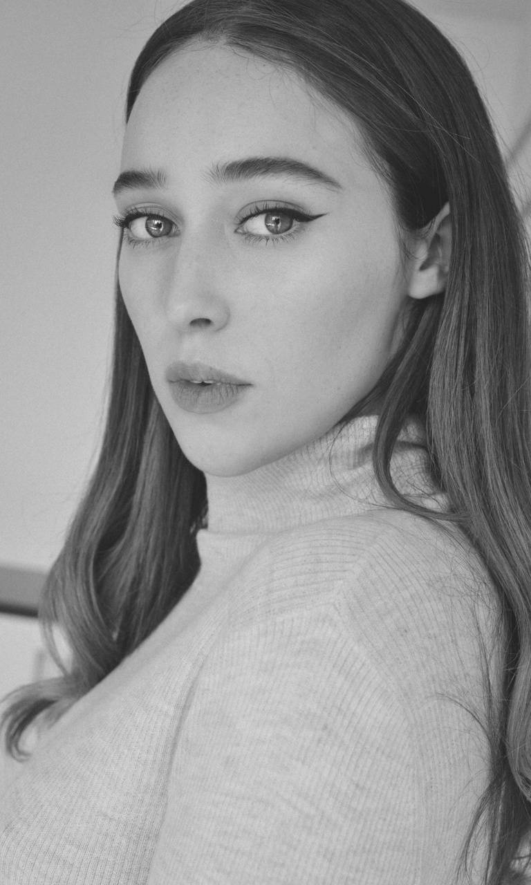 768x1280 Alycia Debnam Carey wallpaper