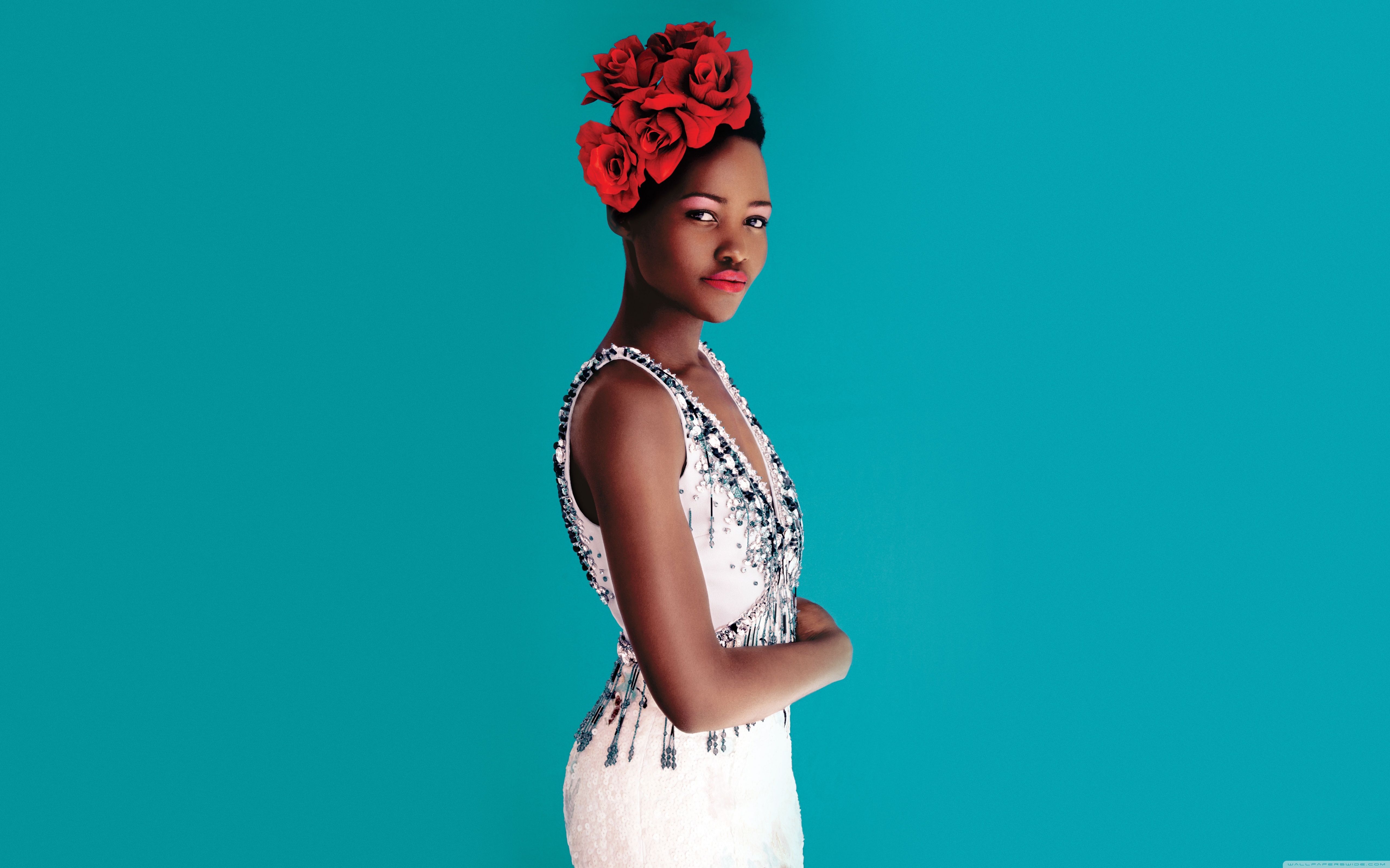 5120x3200 Wallpaper Girl, Model, Actress, White Dress, Blue Background, African American, Red Flowers, Lupita Nyong'o For Mobile And Desktop, Section девушки, Resolution 5120x3200