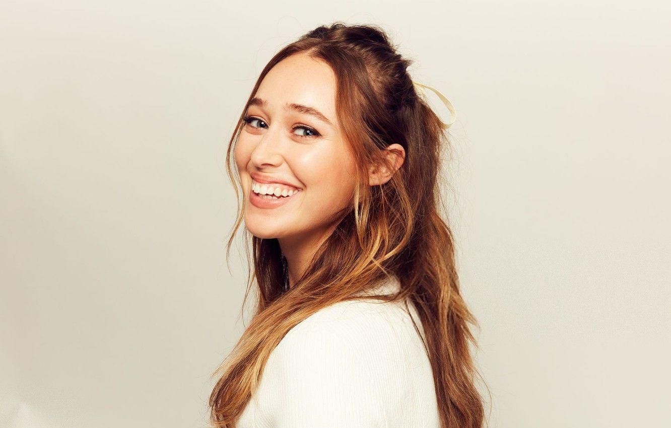 1332x850 Wallpaper Smile, Actress, Alycia Debnam Carey Image For Desktop
