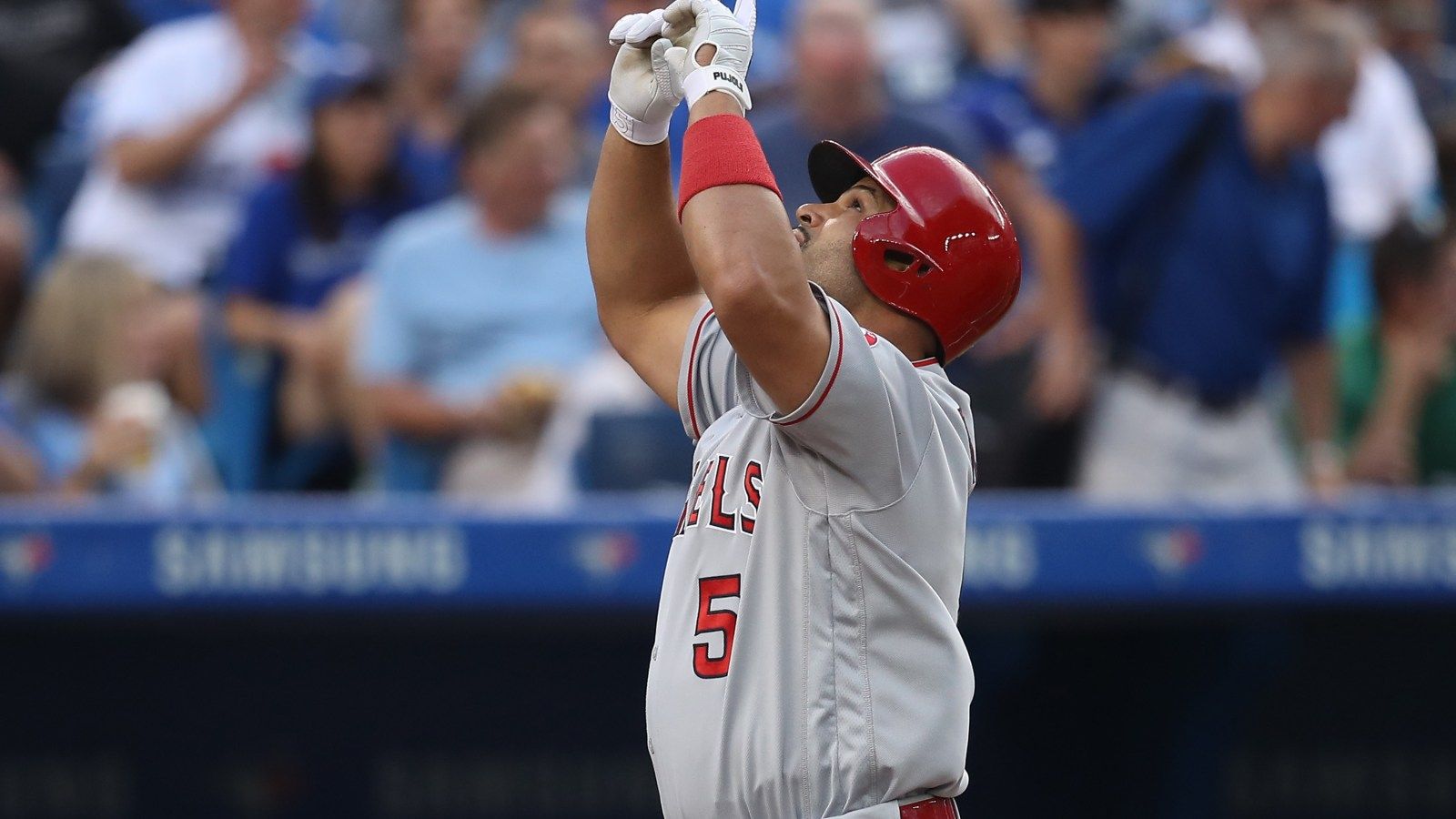 1600x900 Albert Pujols hits 584th career home run, passes Mark McGwire