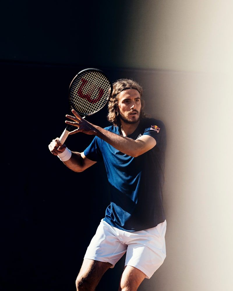 800x1000 Stéfanos Tsitsipás: The tennis star's life and travel