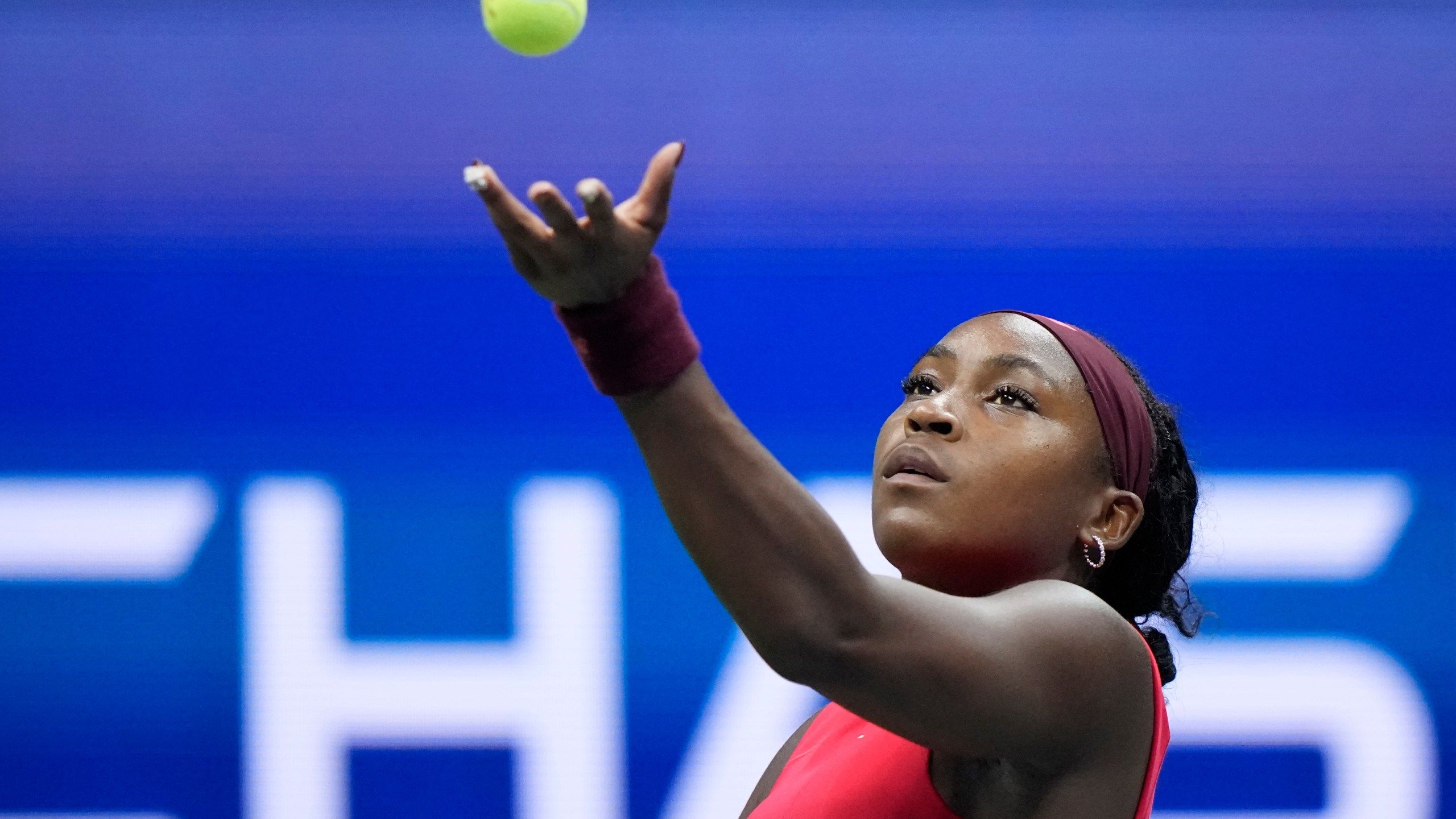 2560x1440 Coco Gauff's 1st match with a new serve coach at the US Open is a struggle but also a win