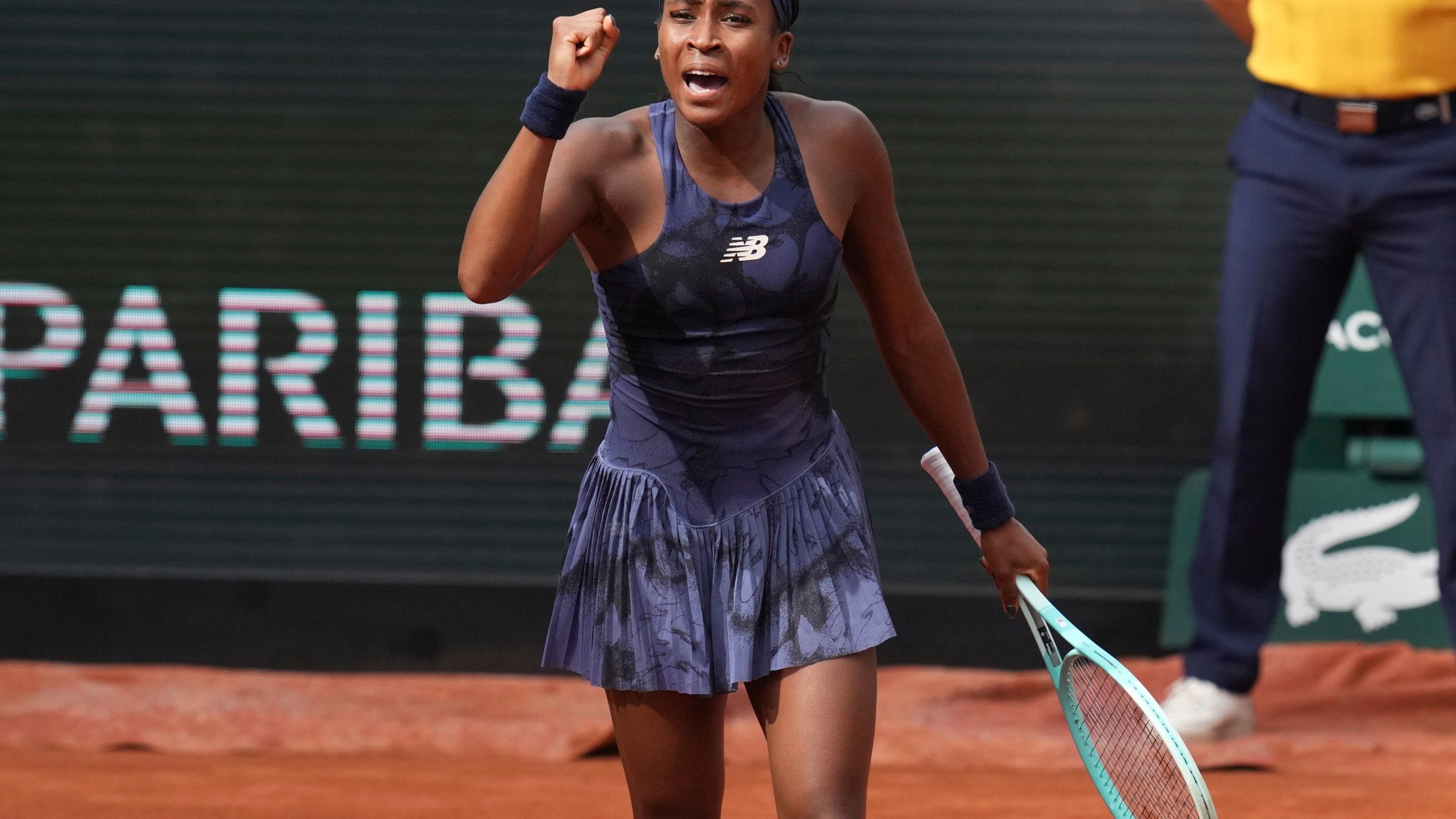 2560x1440 French Open 2025: Coco Gauff's serve is not at its best but she gets the breaks for a win