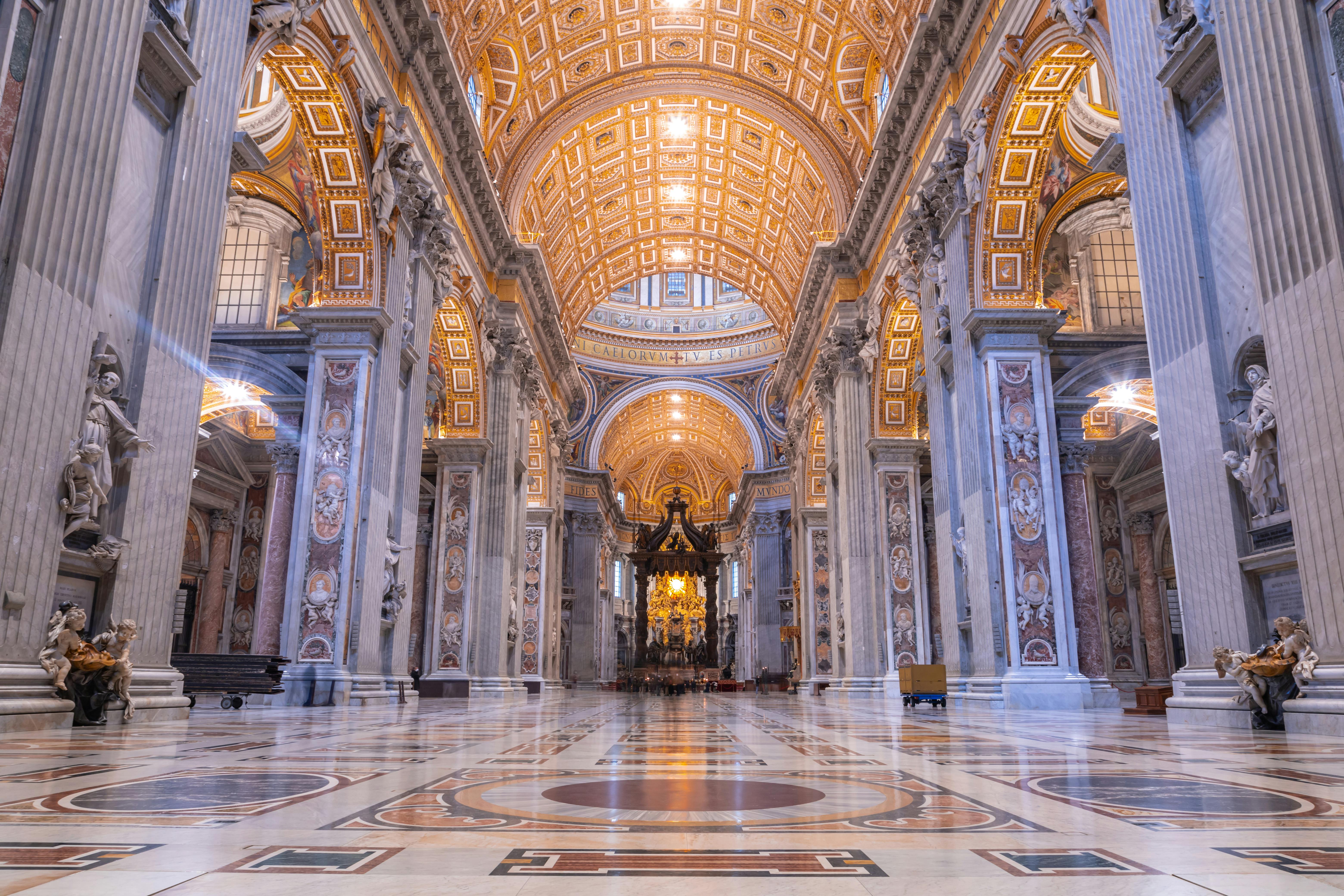 6240x4160 Monumental Interior of St Peters Basilica in Vatican · Free