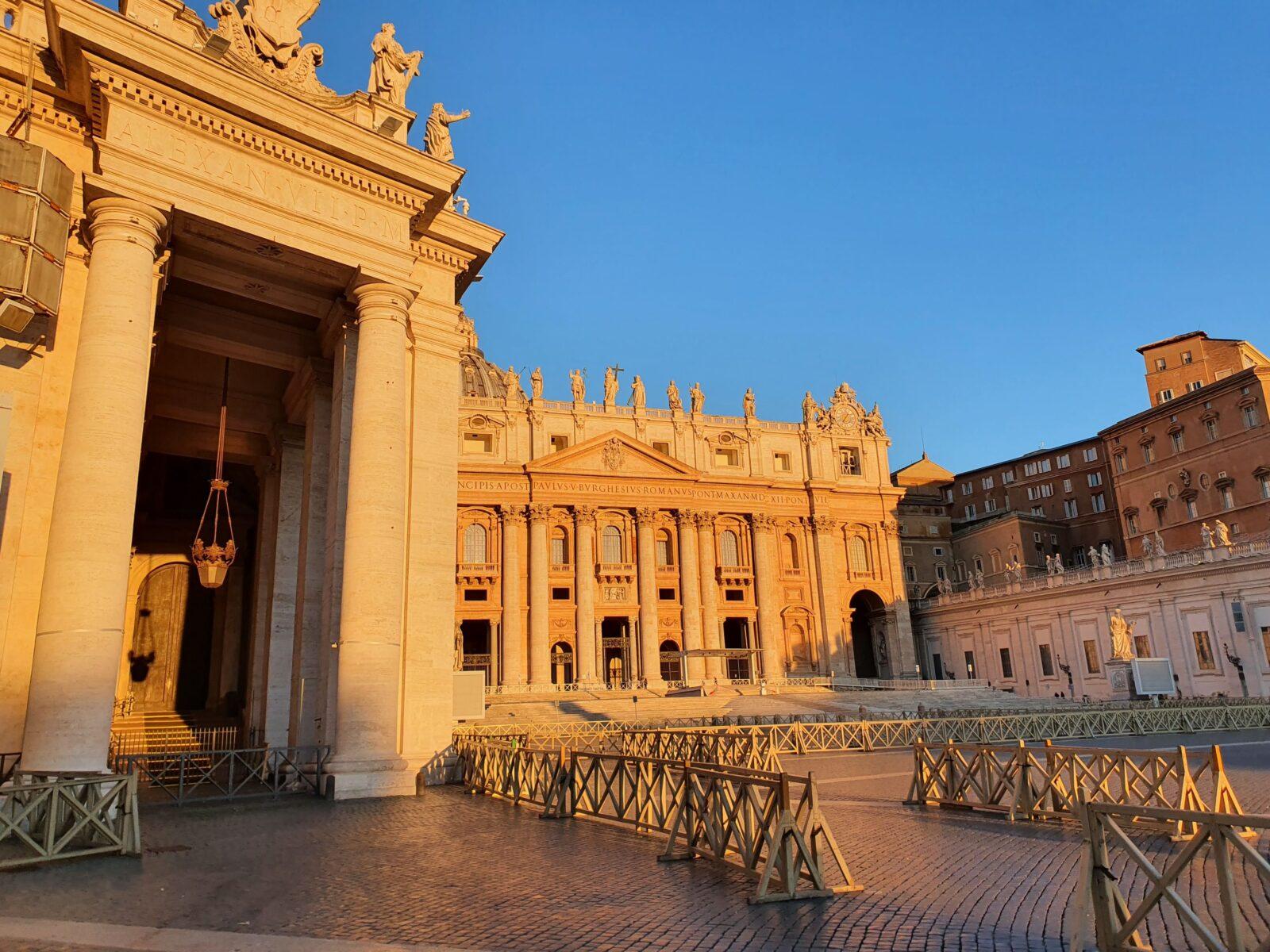 1600x1200 Sunrise Visit Inside St Peter's Basilica in Vatican For Free