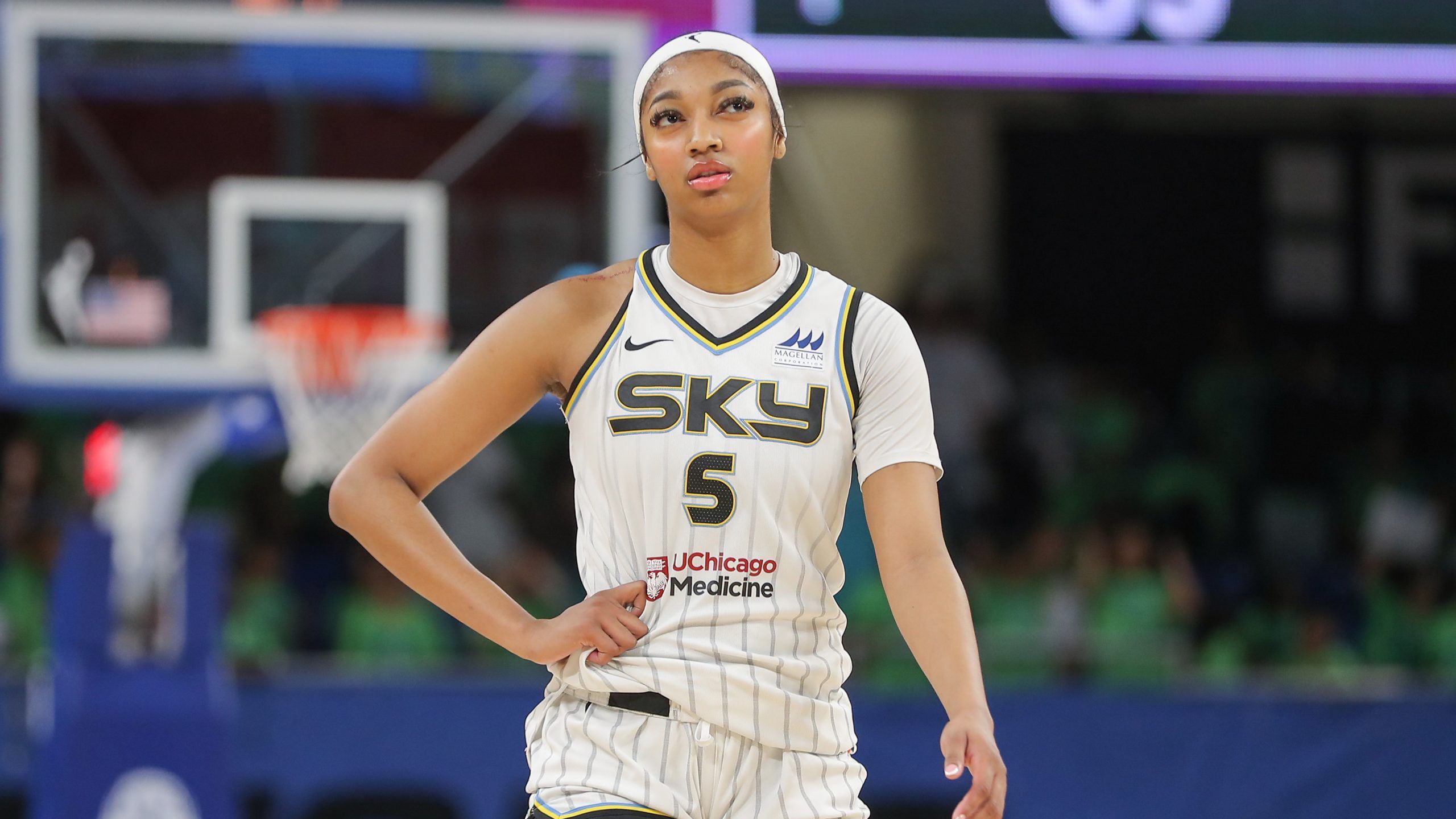 2560x1440 Chicago Sky Pull Classless Move To Keep Angel Reese Double Double Streak Alive