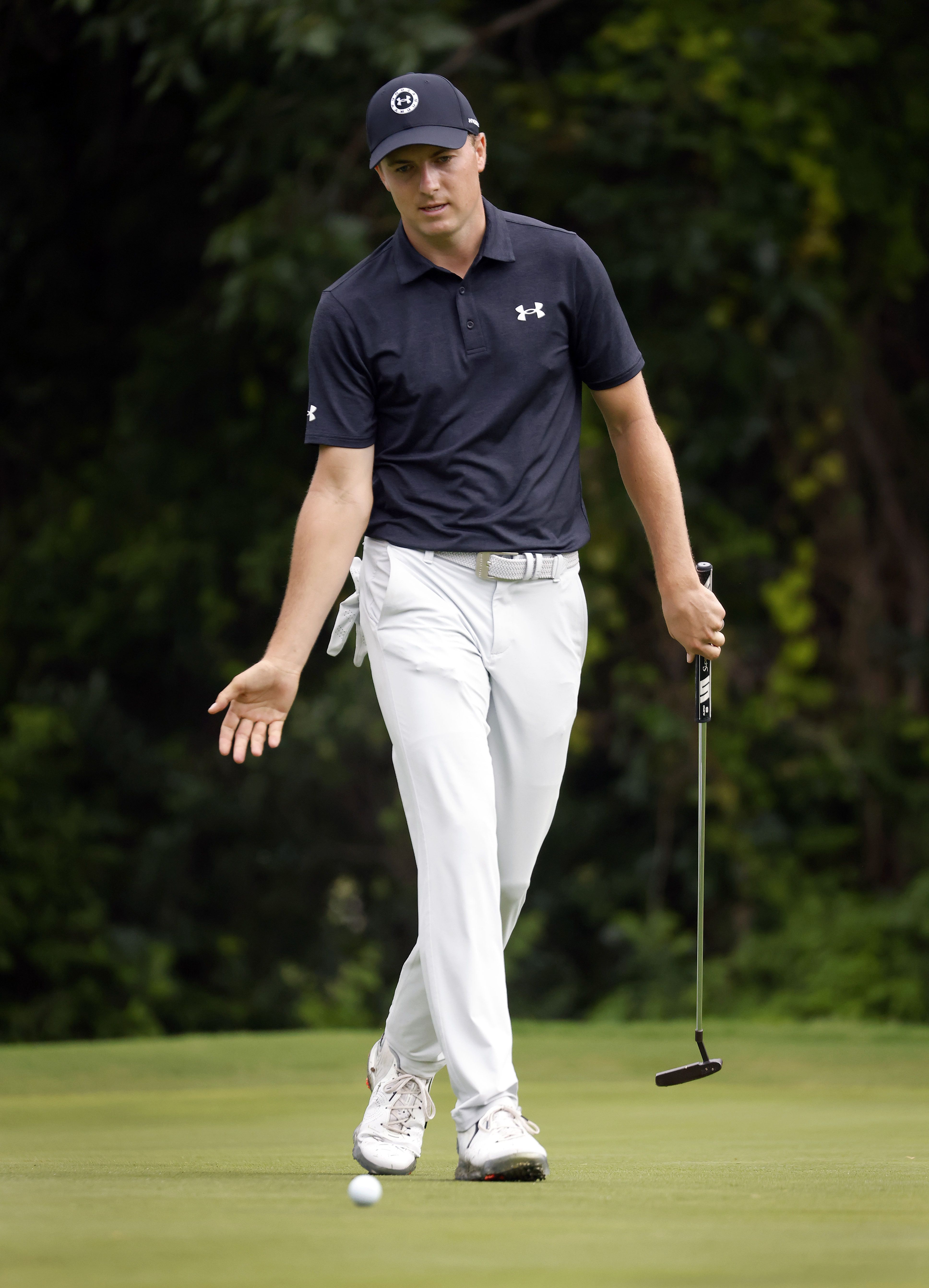 3872x5374 Spieth solo lead at Colonial; PGA champ Mickelson misses cut