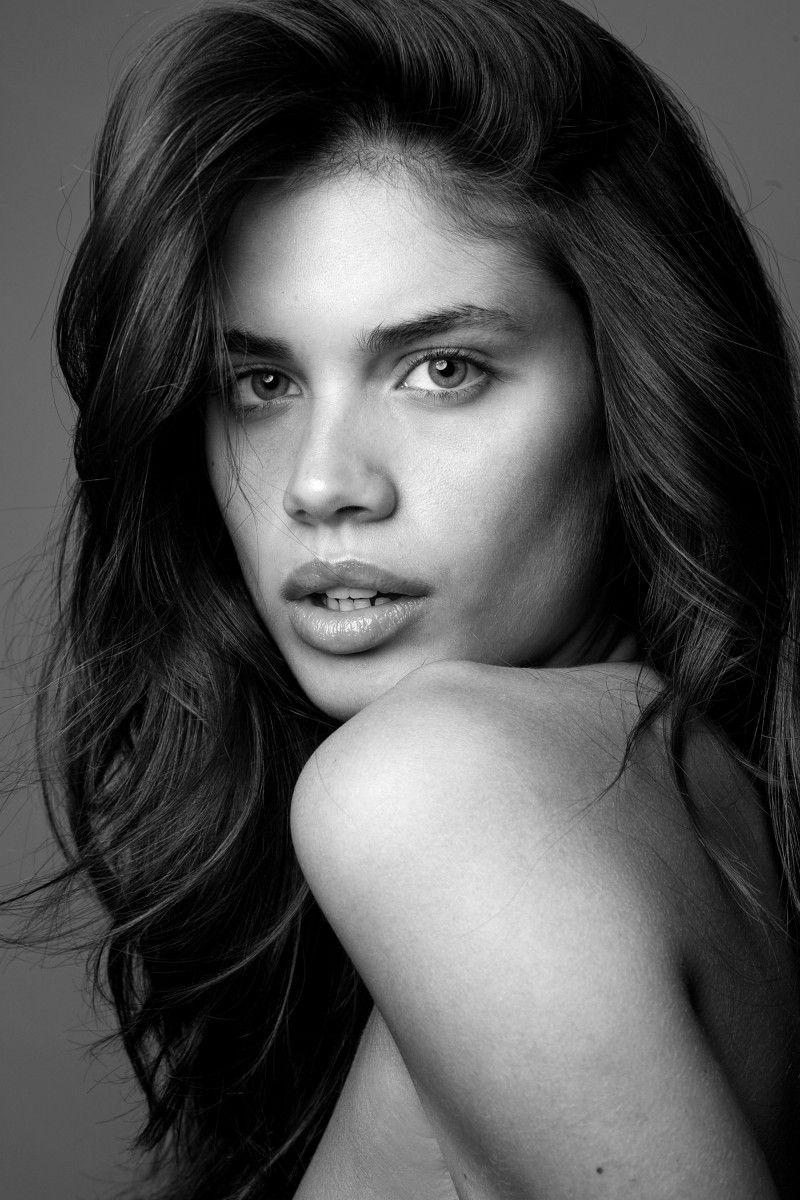 800x1200 Sara Sampaio wallpaper