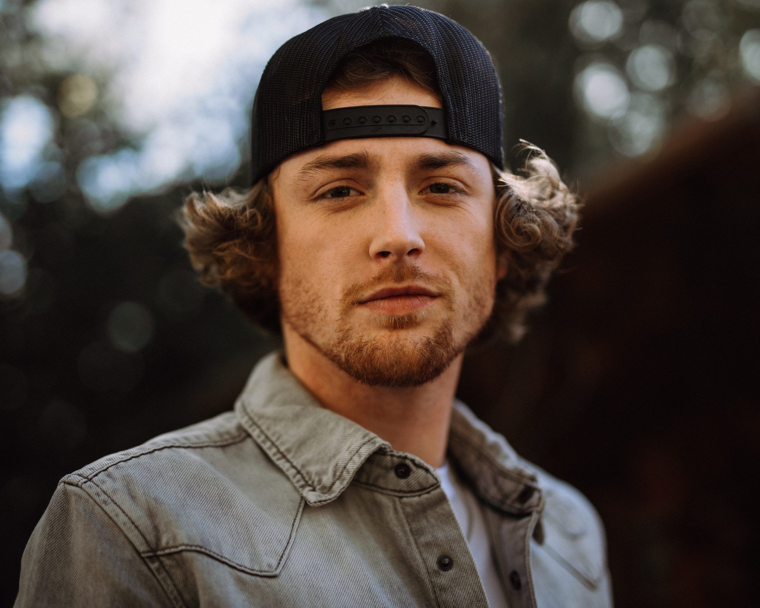 2560x2048 Bailey Zimmerman Notches Third Week At No. 1 On MusicRow Radio Chart