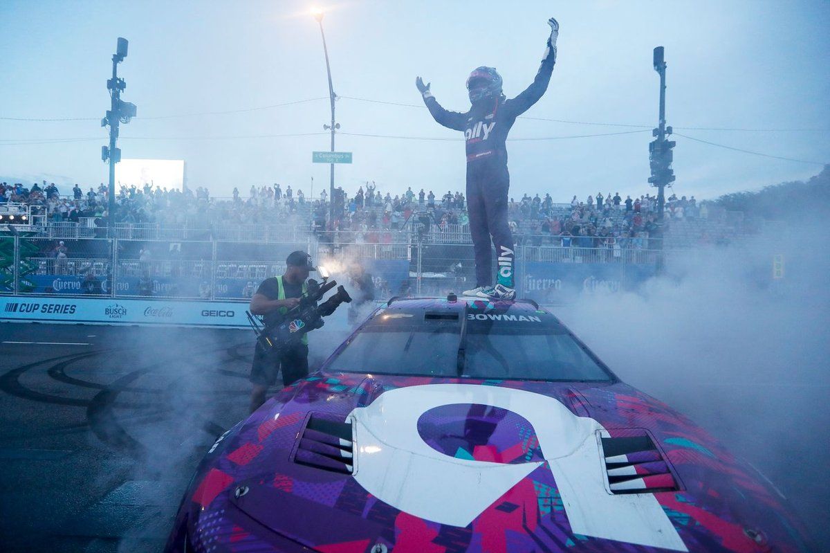 1200x799 How Alex Bowman came away with two victories