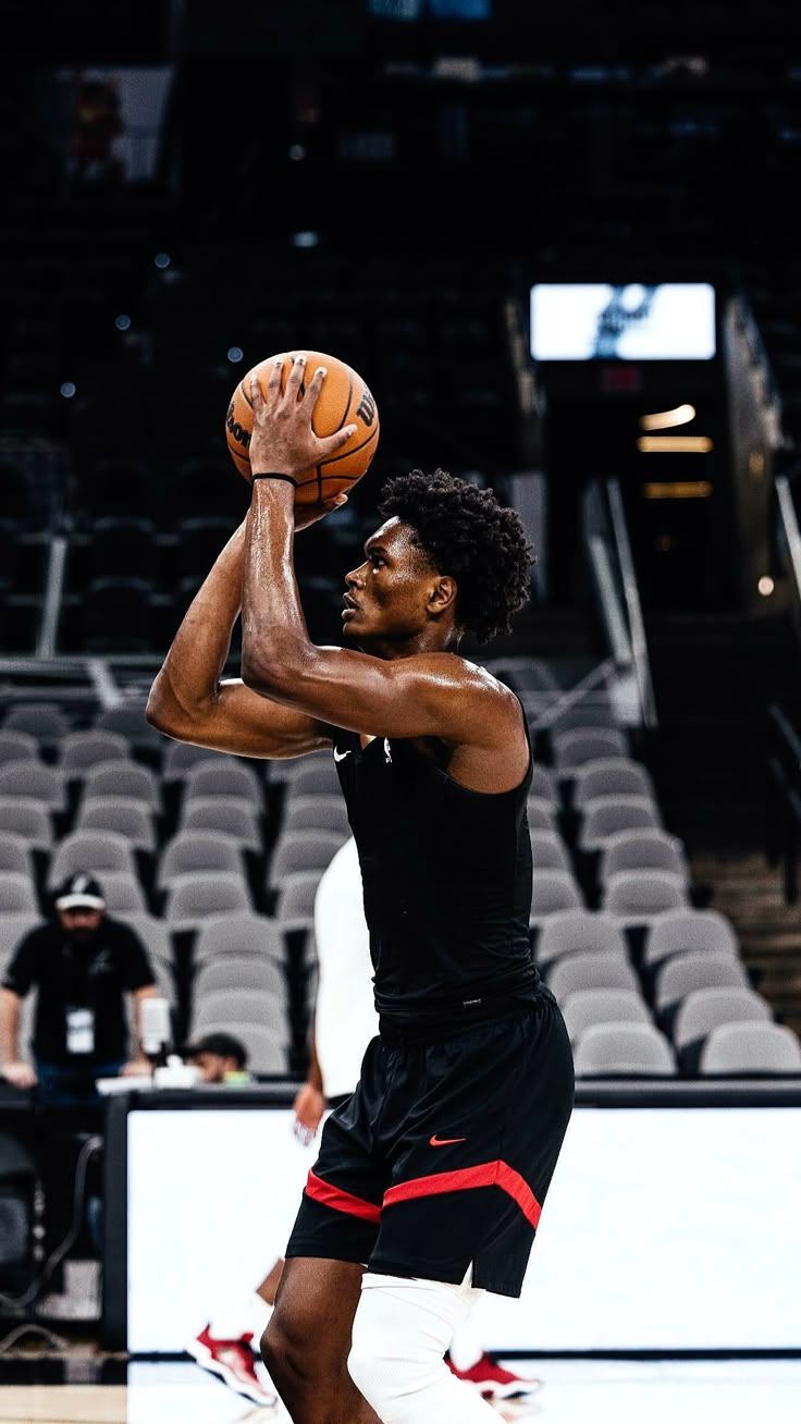 736x1308 Amen Thompson