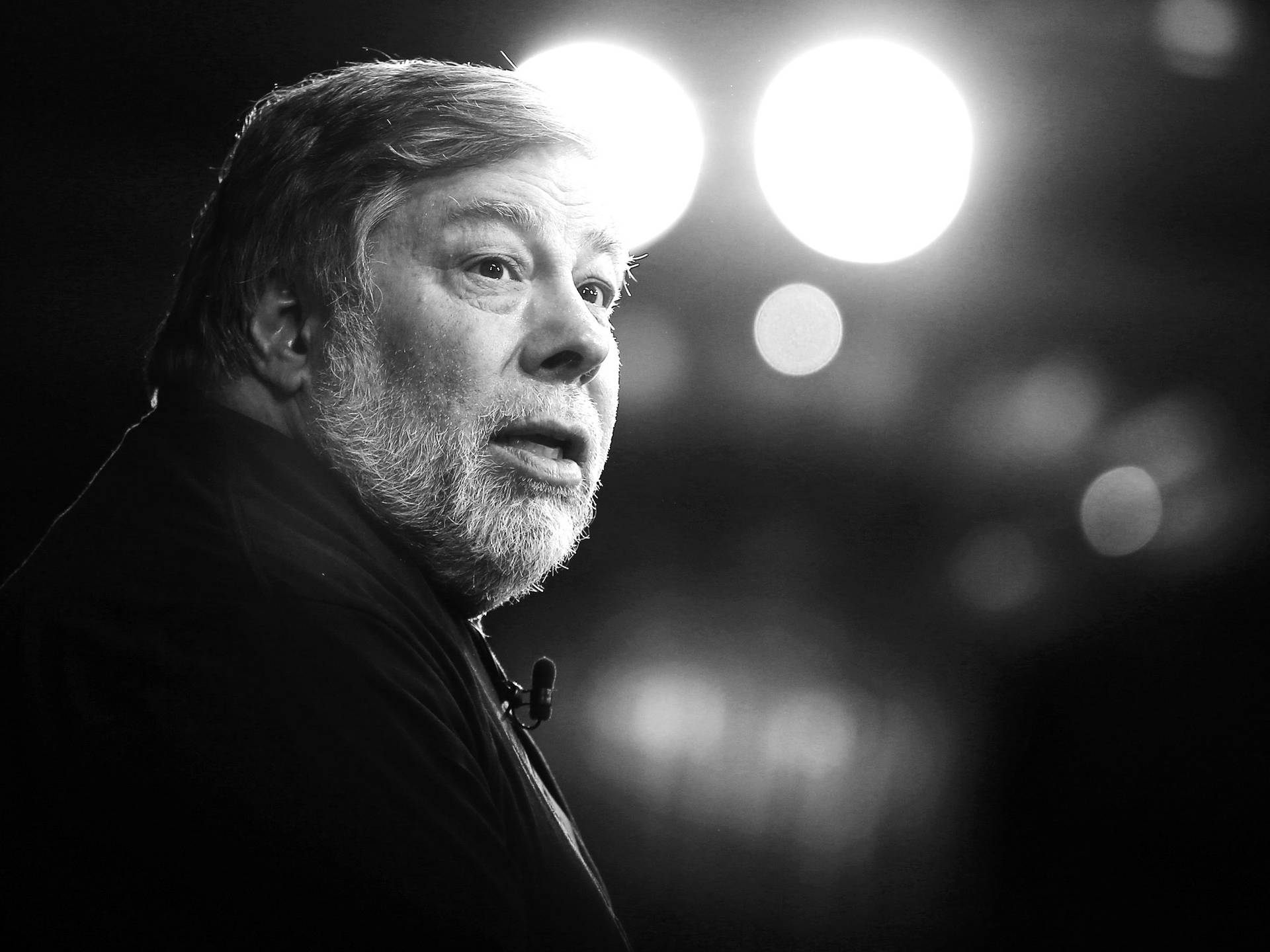 1920x1440 Download Technology Visionary Wozniak in Black and White Wallpaper