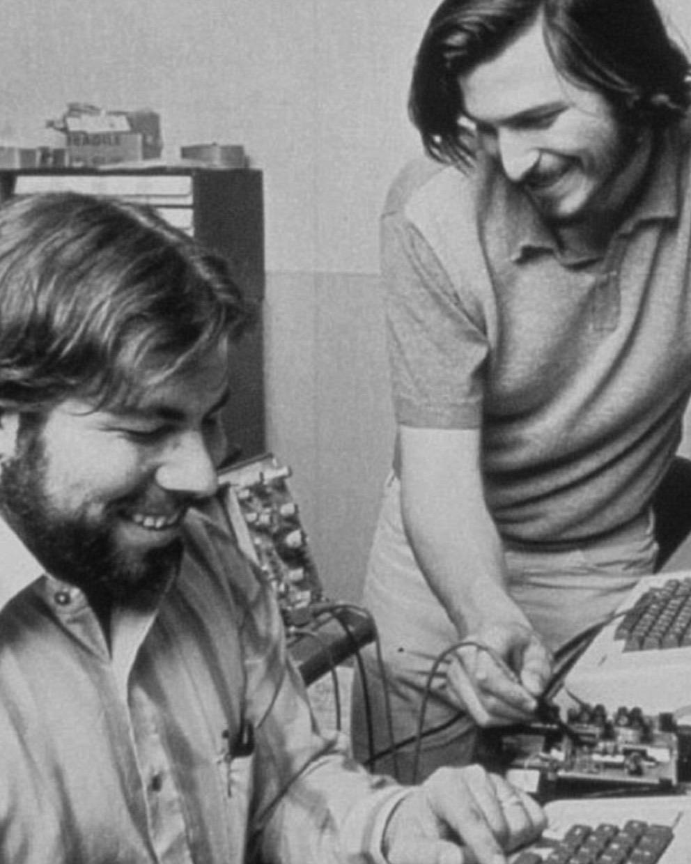 992x1240 Download Young Steve Jobs and Steve Wozniak in Black and White Wallpaper