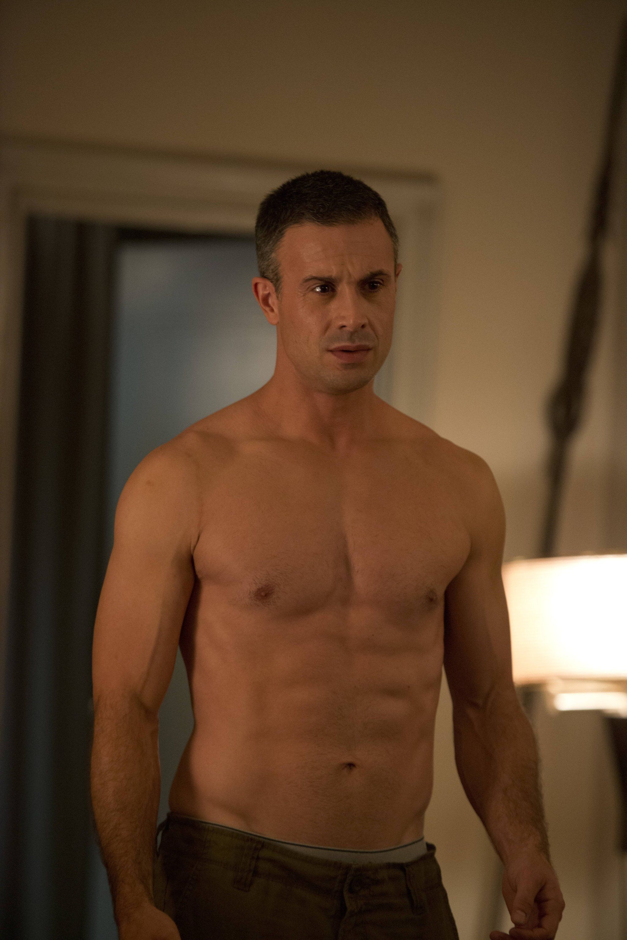 2048x3069 Freddie Prinze Jr. HD